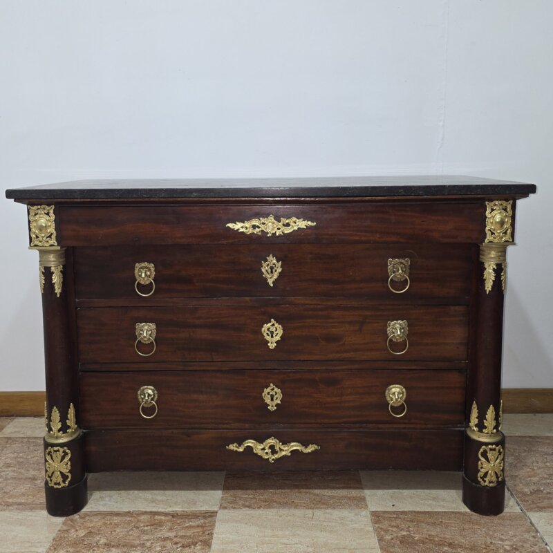 Cómoda antigua estilo Imperio bronces
