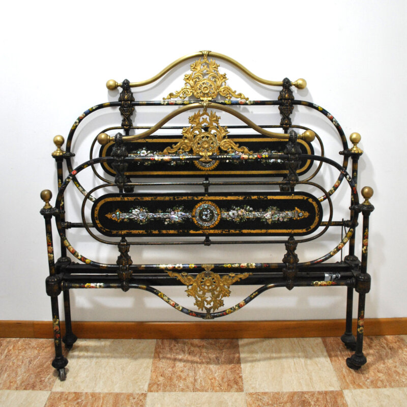 Cama antigua Isabelina hierro con nácar