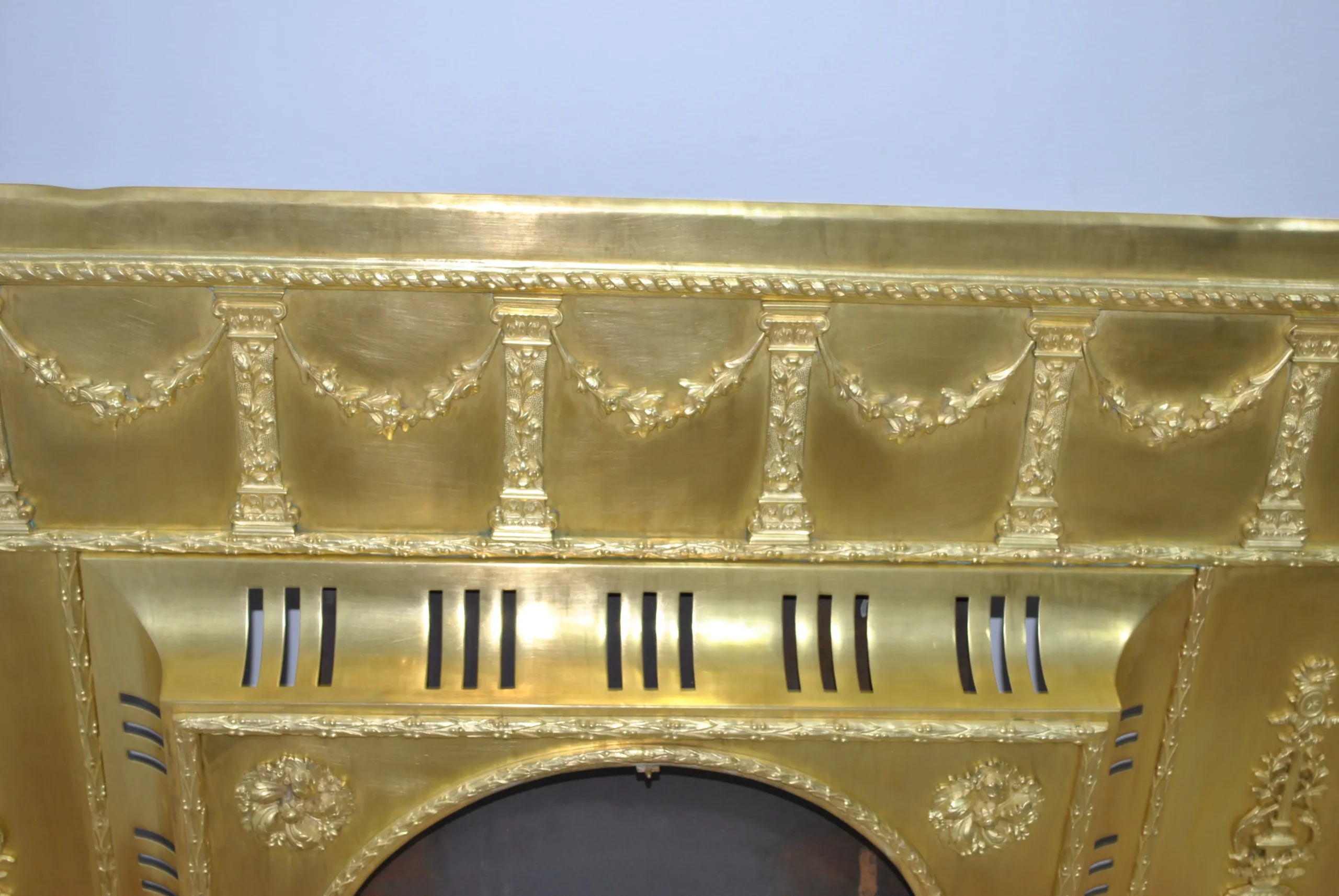 Frontal de chimenea latón y bronce dorado - Imagen 2