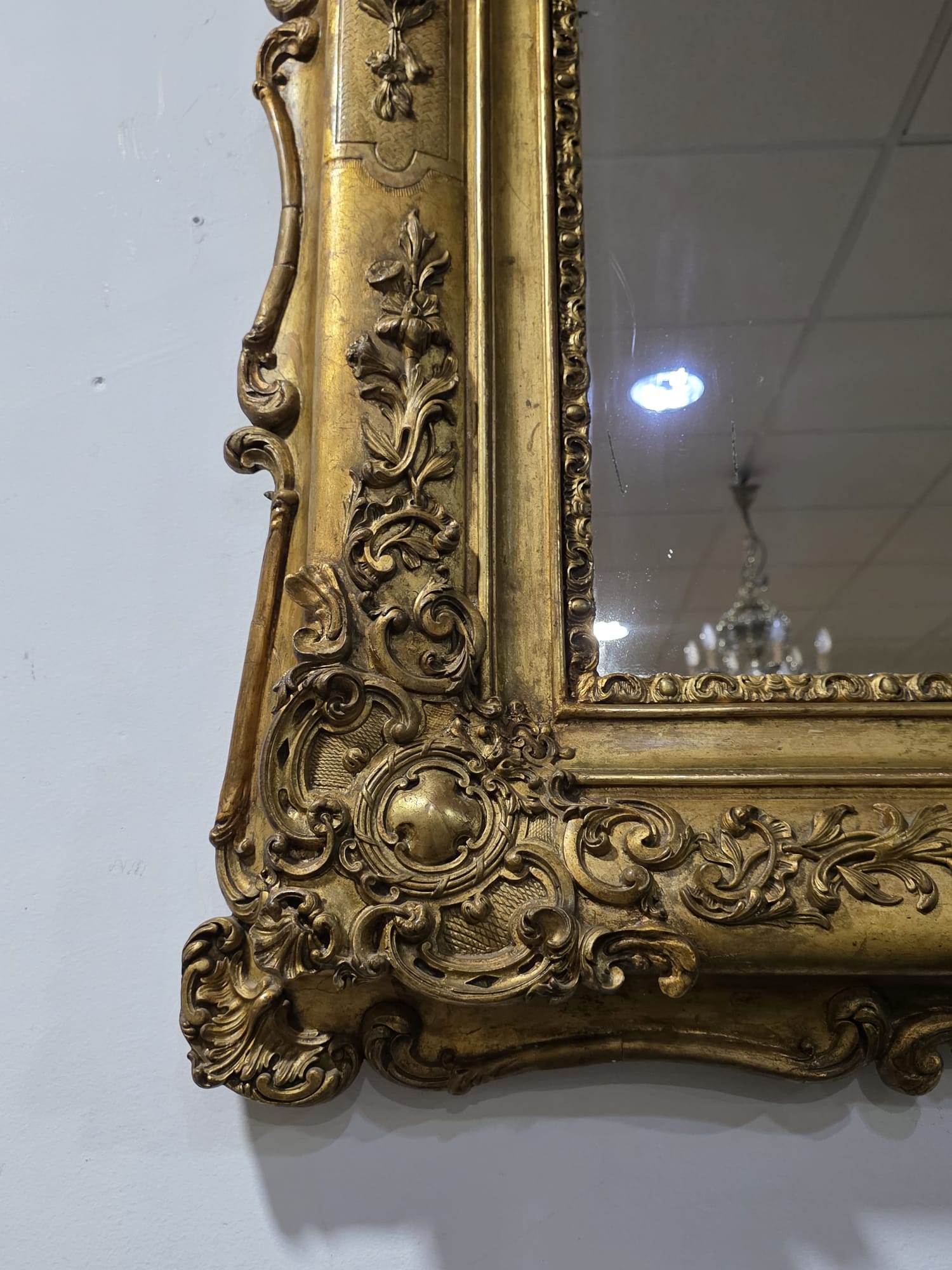 Gran espejo Luis XV madera oro - Imagen 4