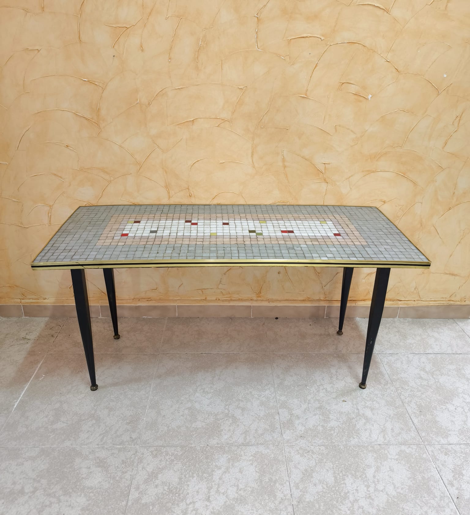 Mesa antigua de centro mosaico Mid Century - Imagen 2