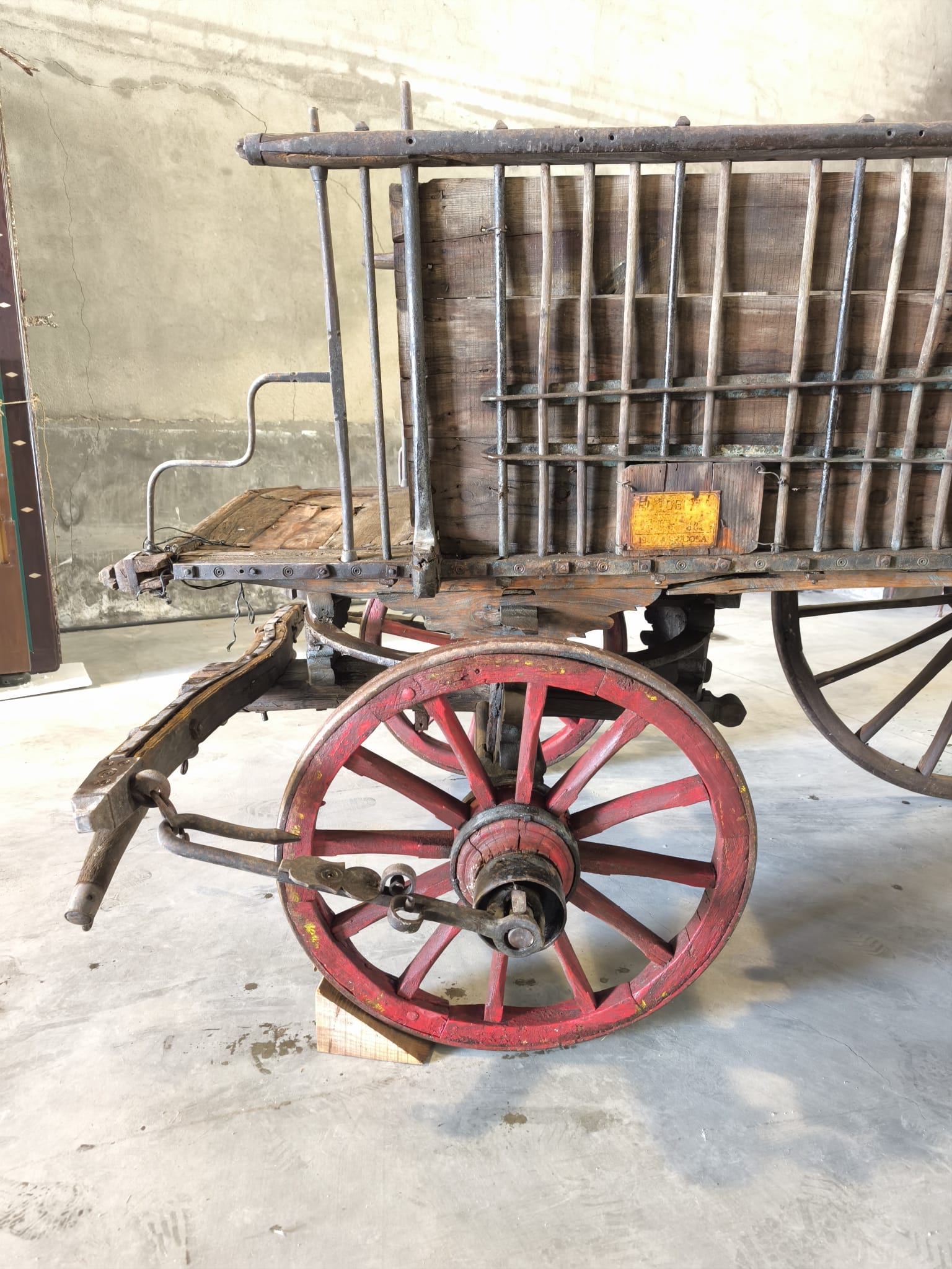 Carro antiguo galera de labranza - Imagen 2