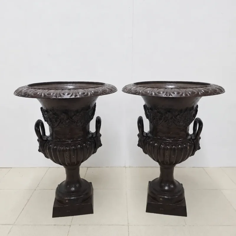 Pareja de copas maceteros de hierro