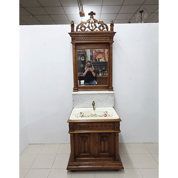 Mueble lavabo antiguo con espejo