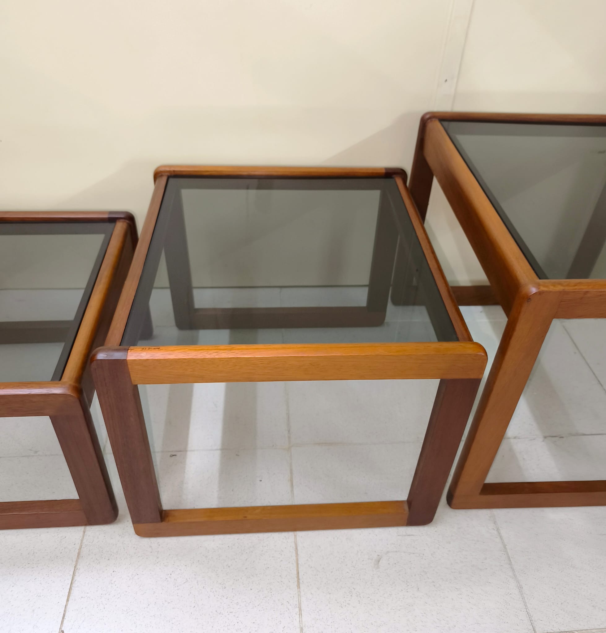 Mesas auxiliares de teca Mid Century - Imagen 10