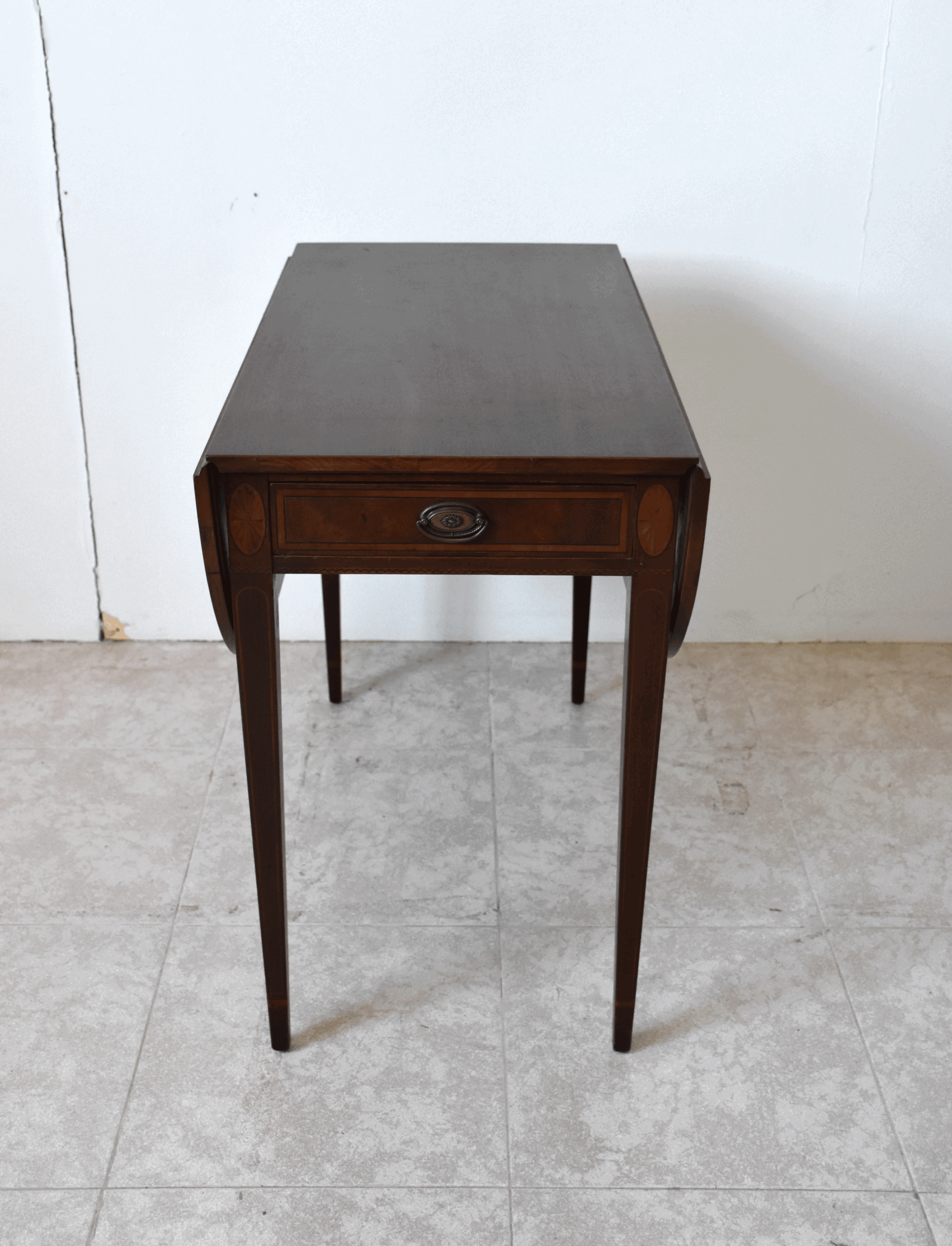 Mesa inglesa con alas abatibles