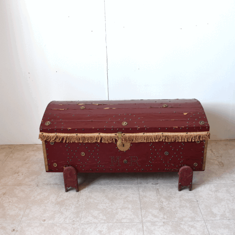 Baúl antiguo rojo de madera policromada