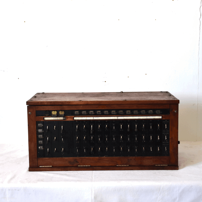Centralita telefónica manual de madera con conmutadores