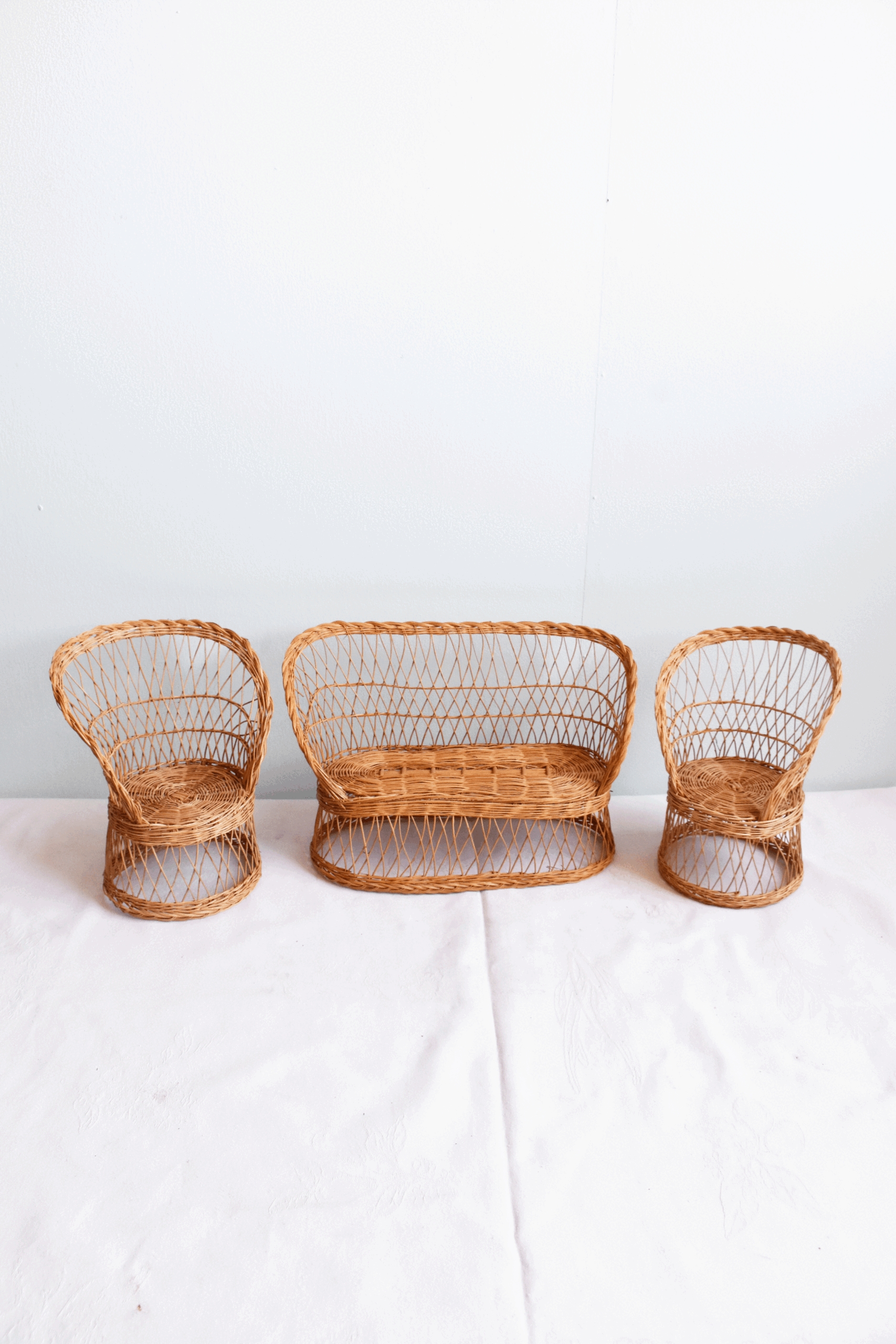 Conjunto salón en miniatura mimbre