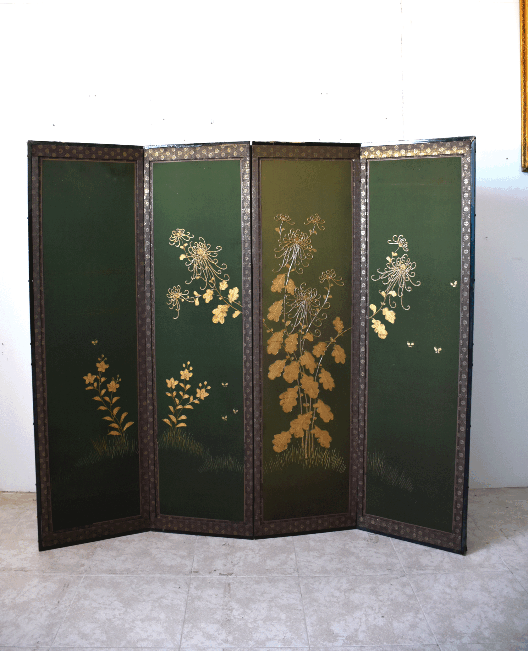 Biombo oriental tela verde con hojas doradas