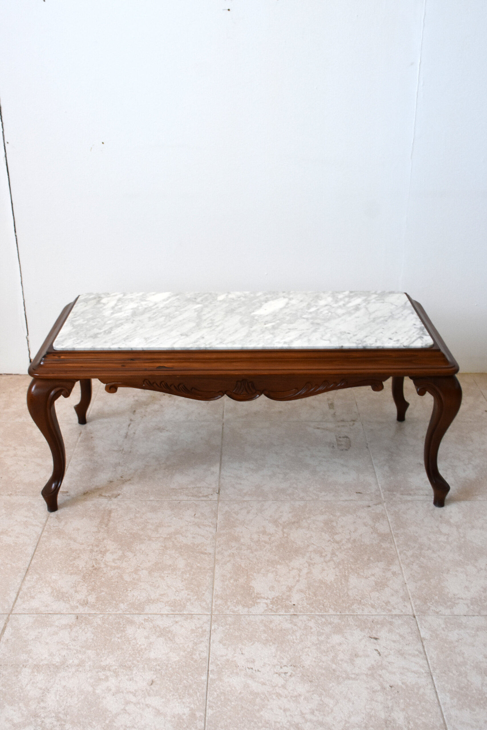 Mesa de centro clásica tapa mármol blanco