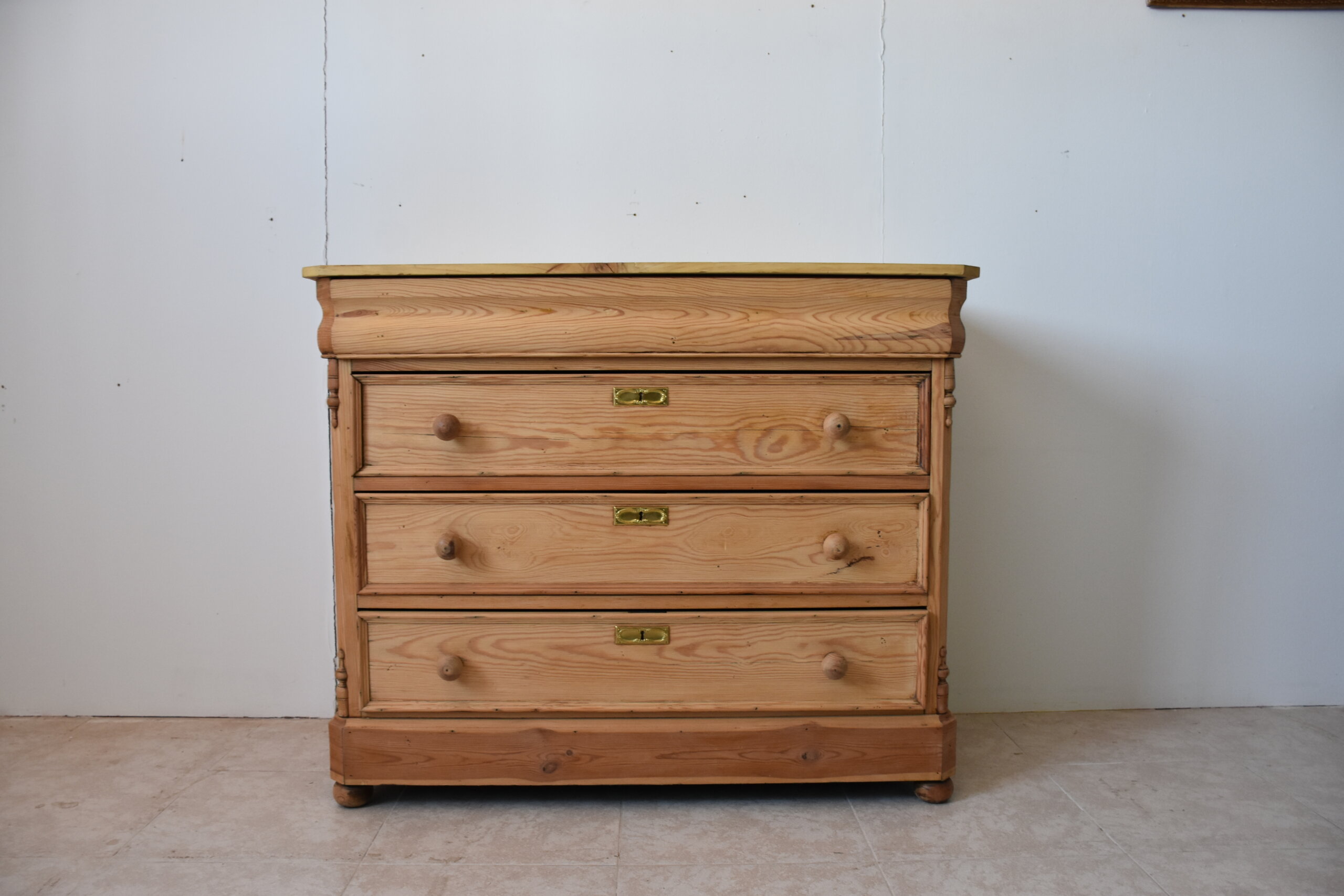 Cómoda antigua madera natural pino