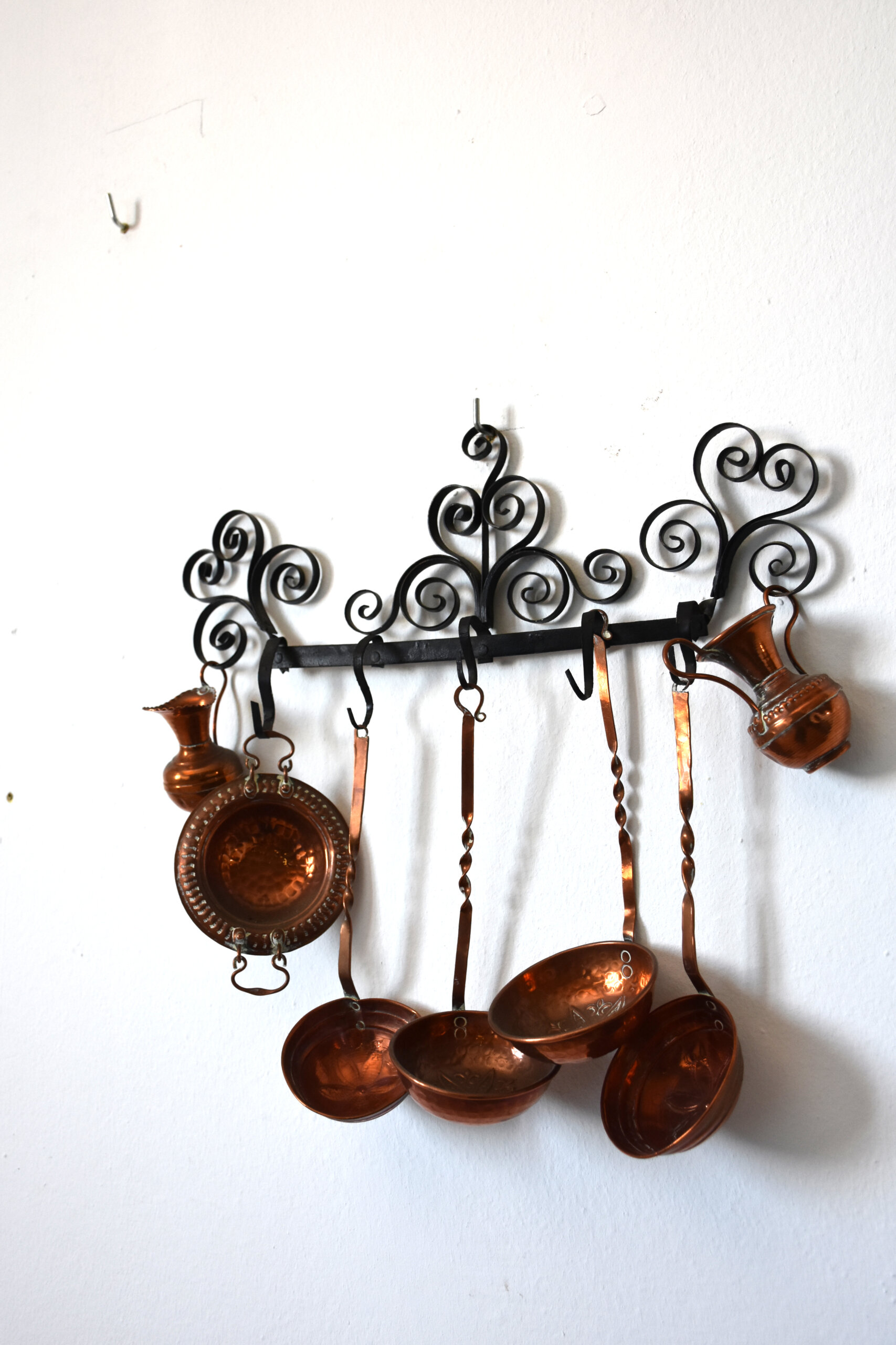 Juego cazos cobre soporte forja - Imagen 3