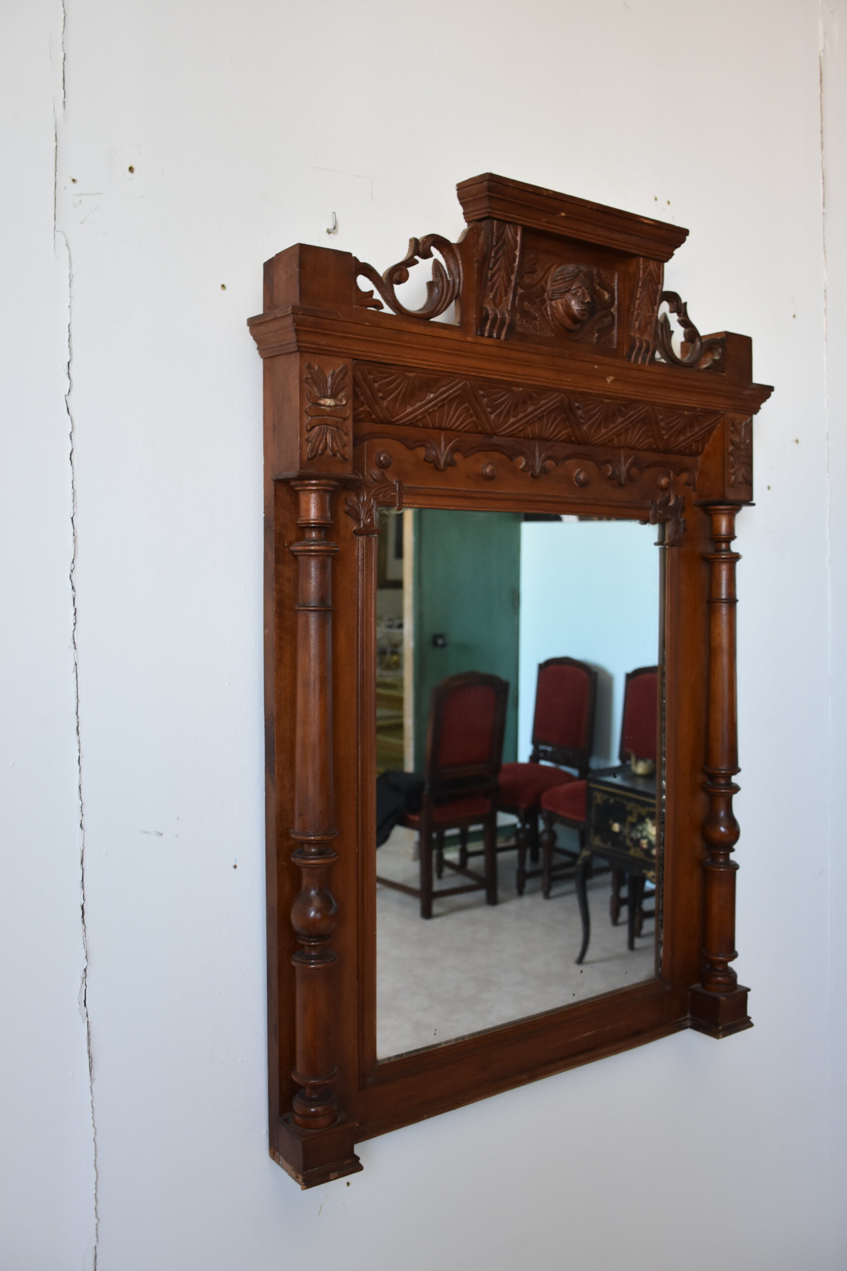 Espejo Isabelino madera columnas y mascarón - Imagen 3