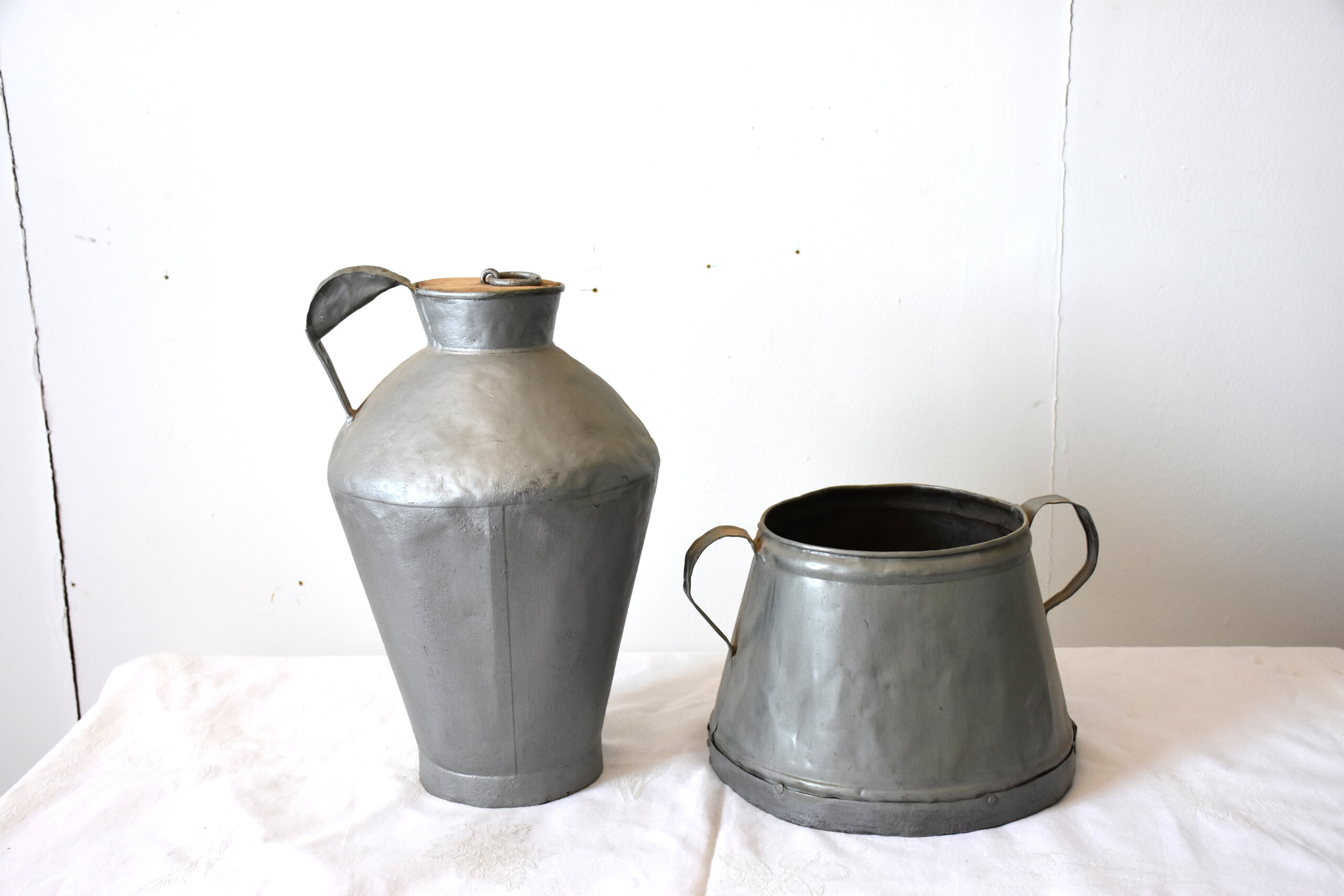 Conjunto de antiguas lecheras de zinc