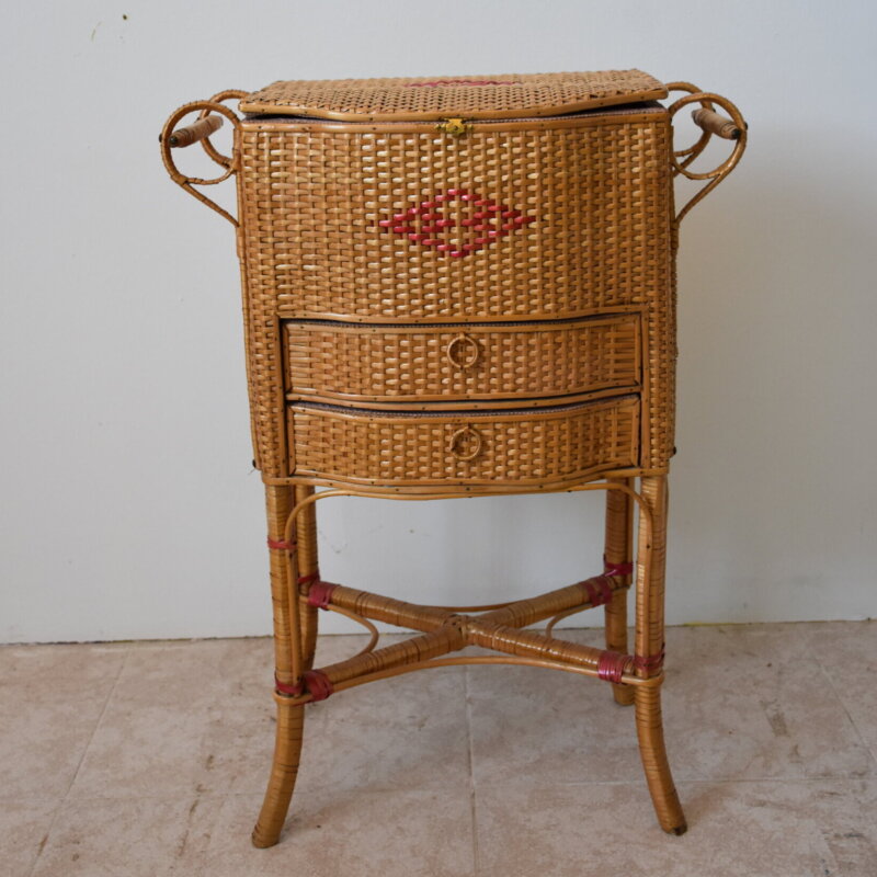Costurero Vintage de mimbre
