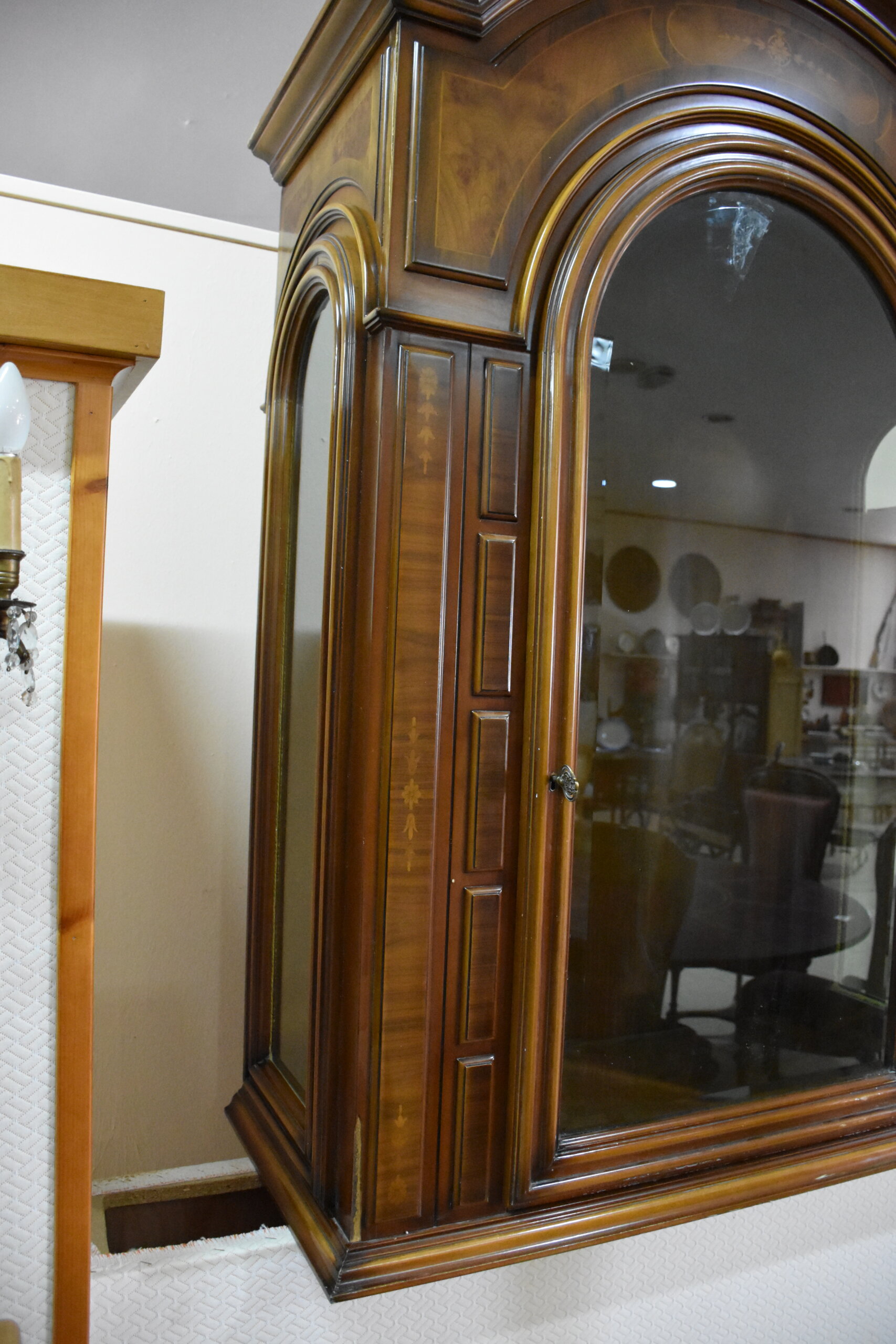 Vitrina madera con marquetería y cristal - Imagen 6