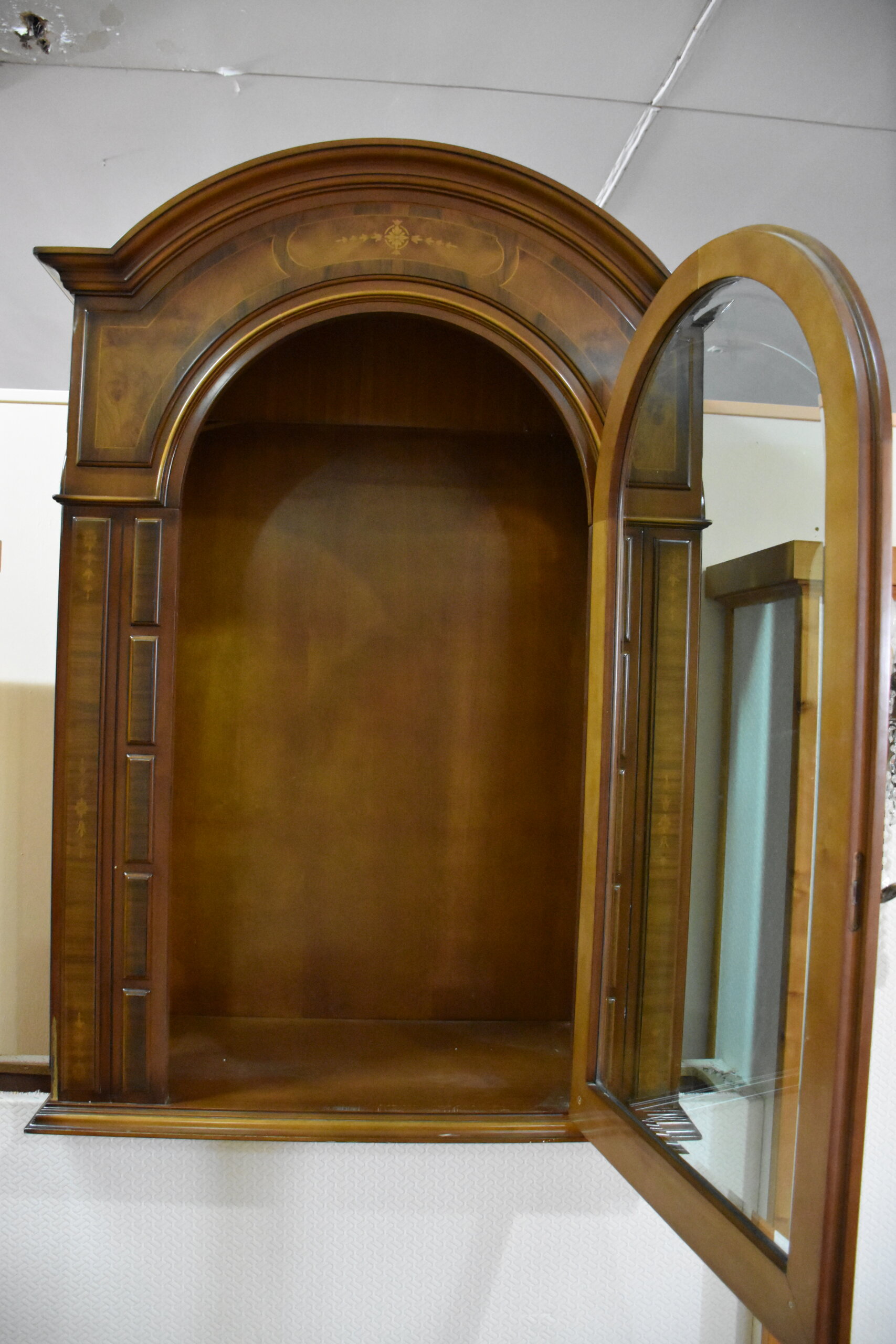 Vitrina madera con marquetería y cristal - Imagen 7