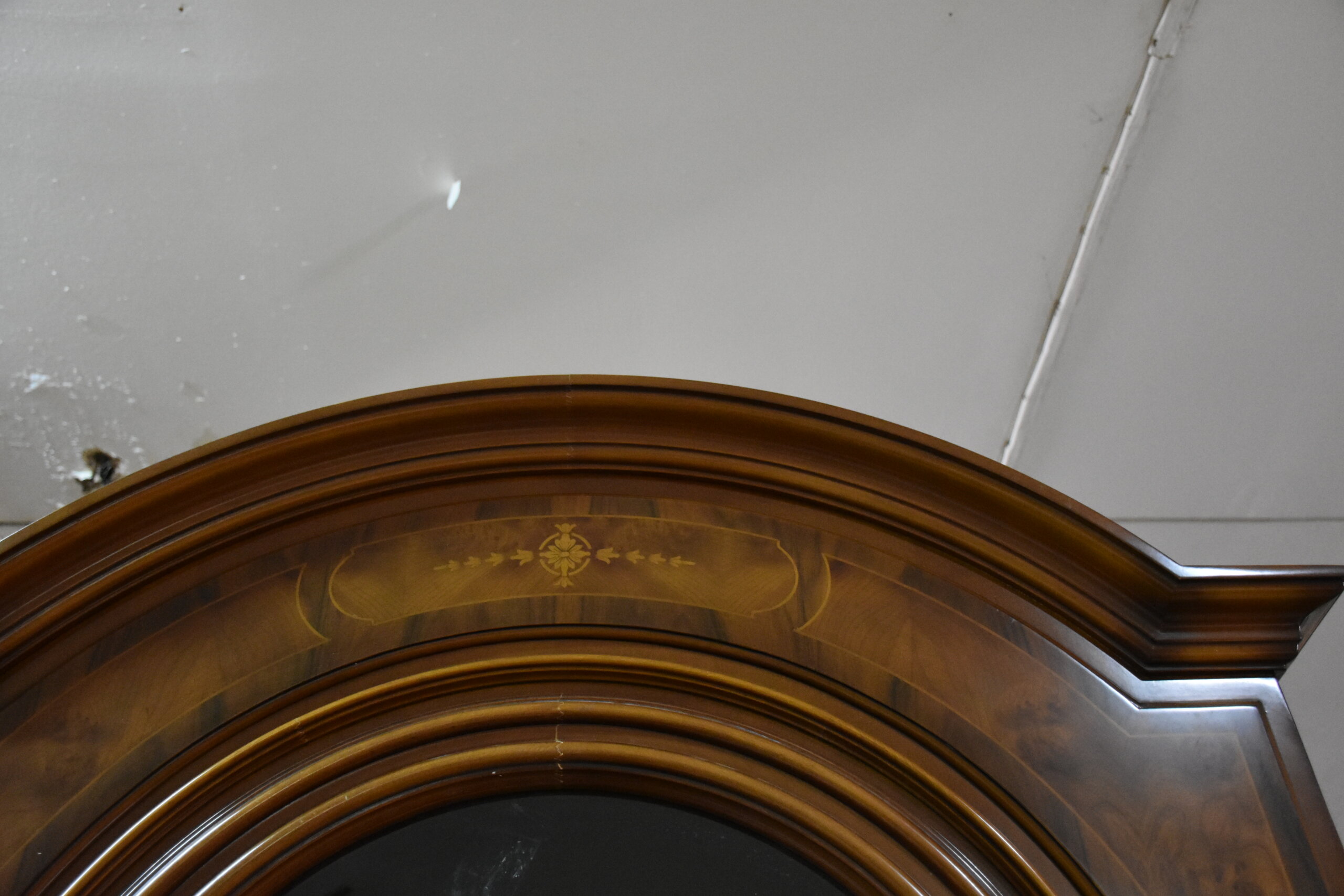 Vitrina madera con marquetería y cristal - Imagen 2