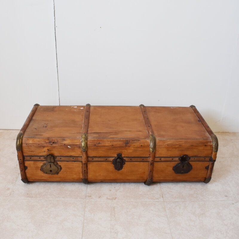 Gran maleta vintage con herrajes