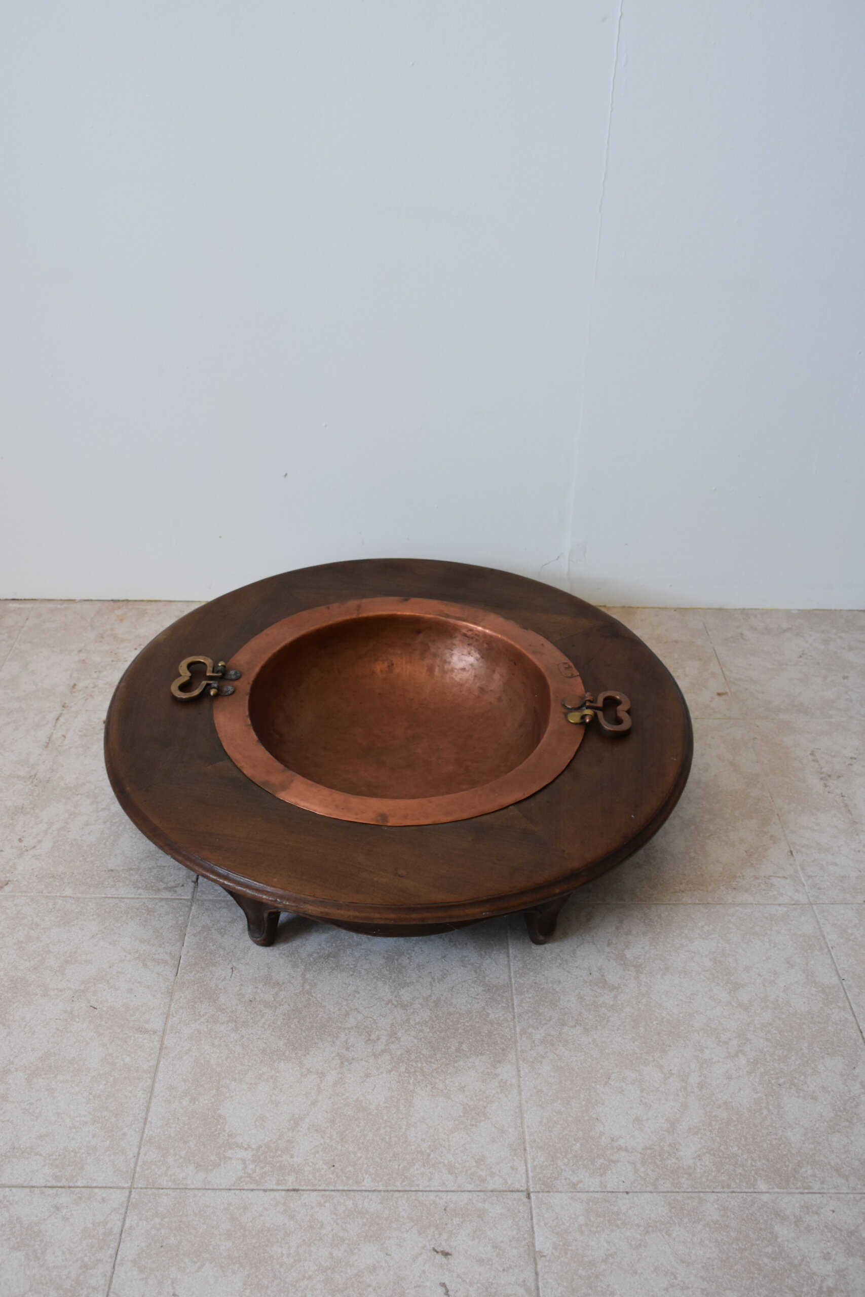 Brasero de cobre con soporte de madera - Imagen 2