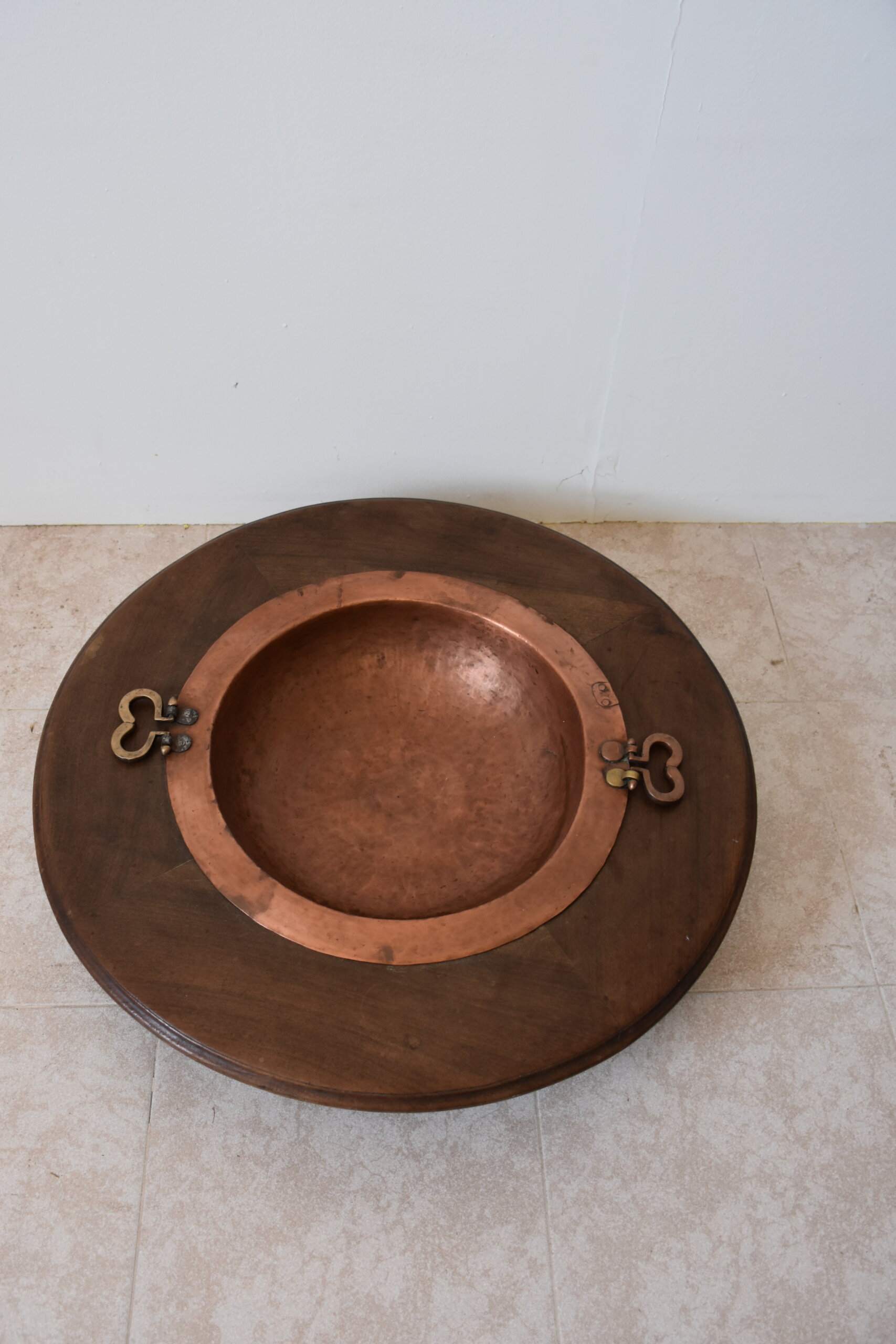Brasero de cobre con soporte de madera - Imagen 3
