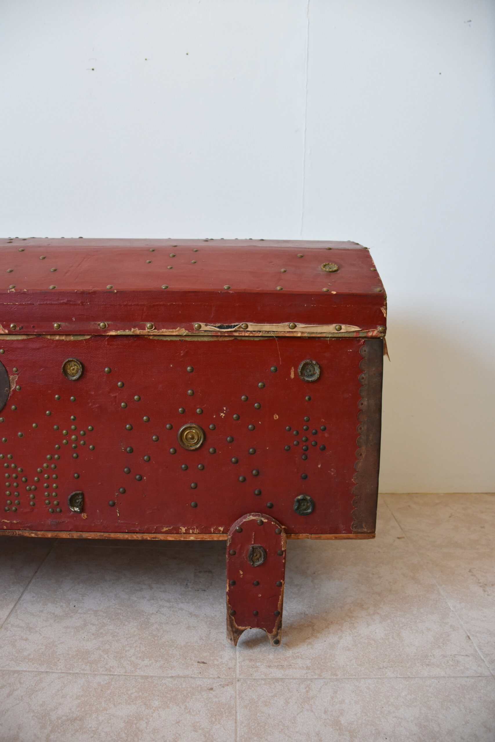 Arcón antiguo rojo madera policromada - Imagen 4