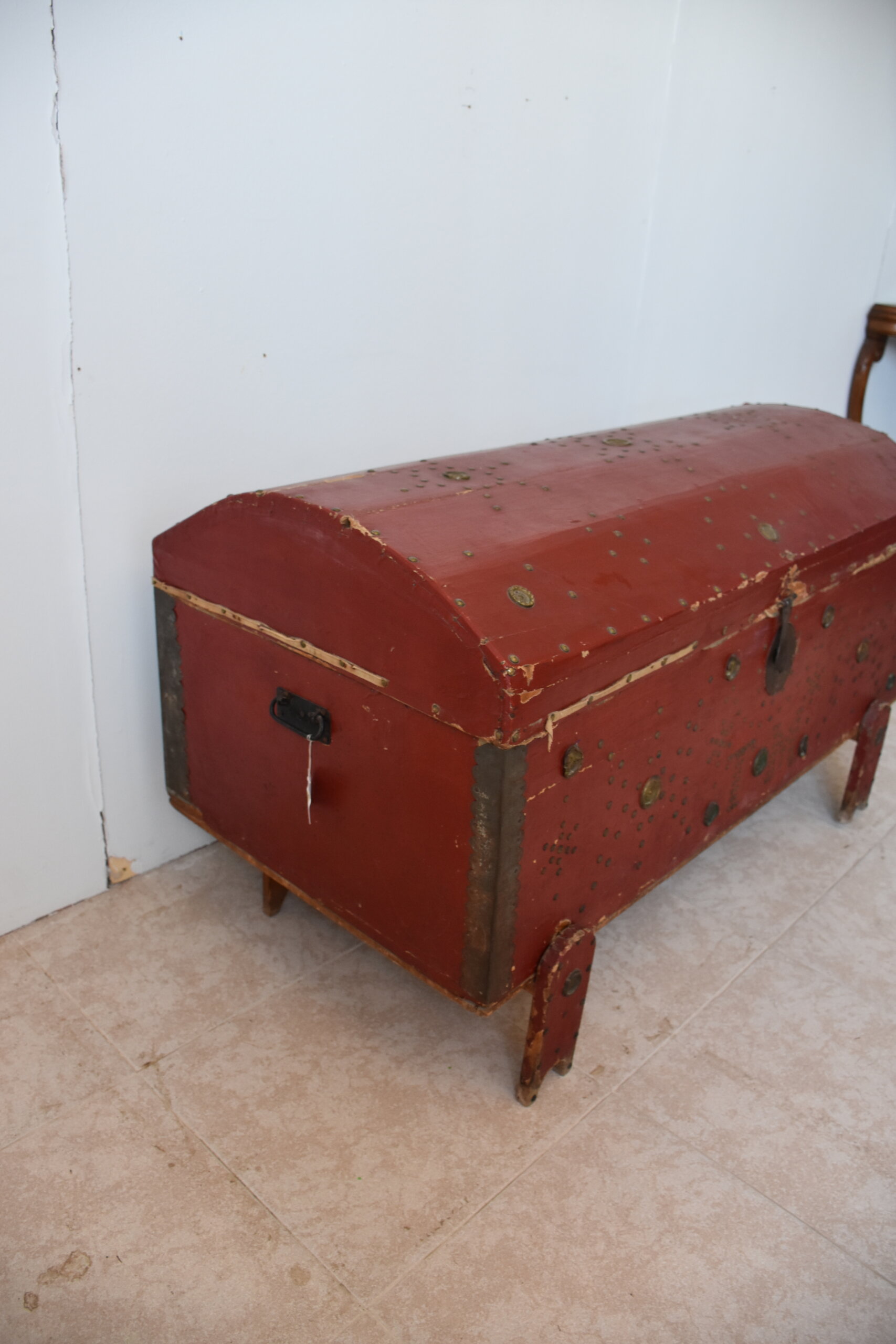 Arcón antiguo rojo madera policromada - Imagen 7