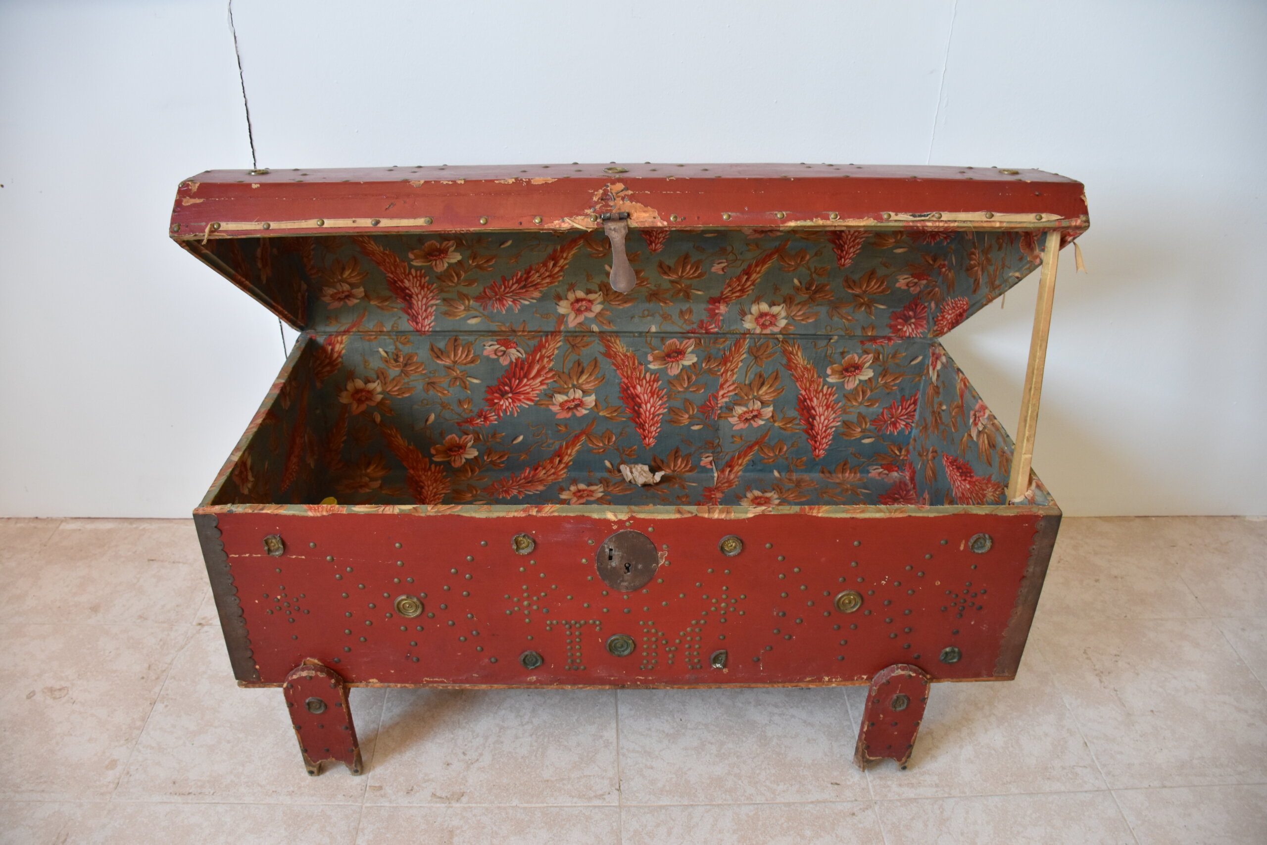 Arcón antiguo rojo madera policromada - Imagen 8