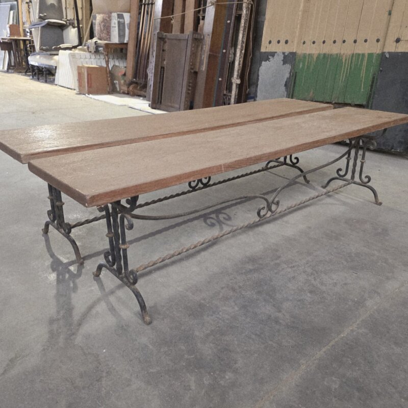 Pareja de bancos de madera y hierro forjado