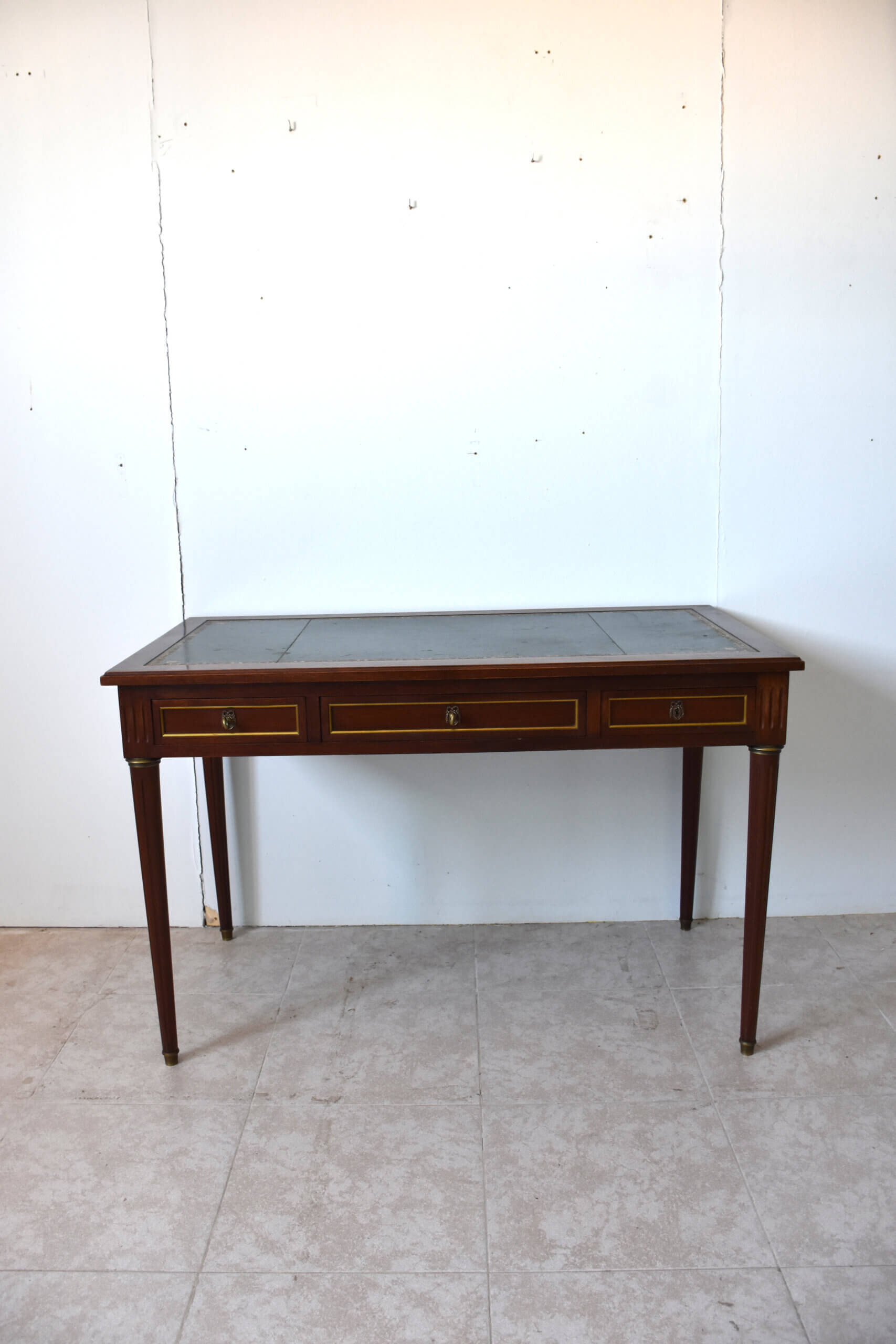 Mesa escritorio cuero verde alas extensibles