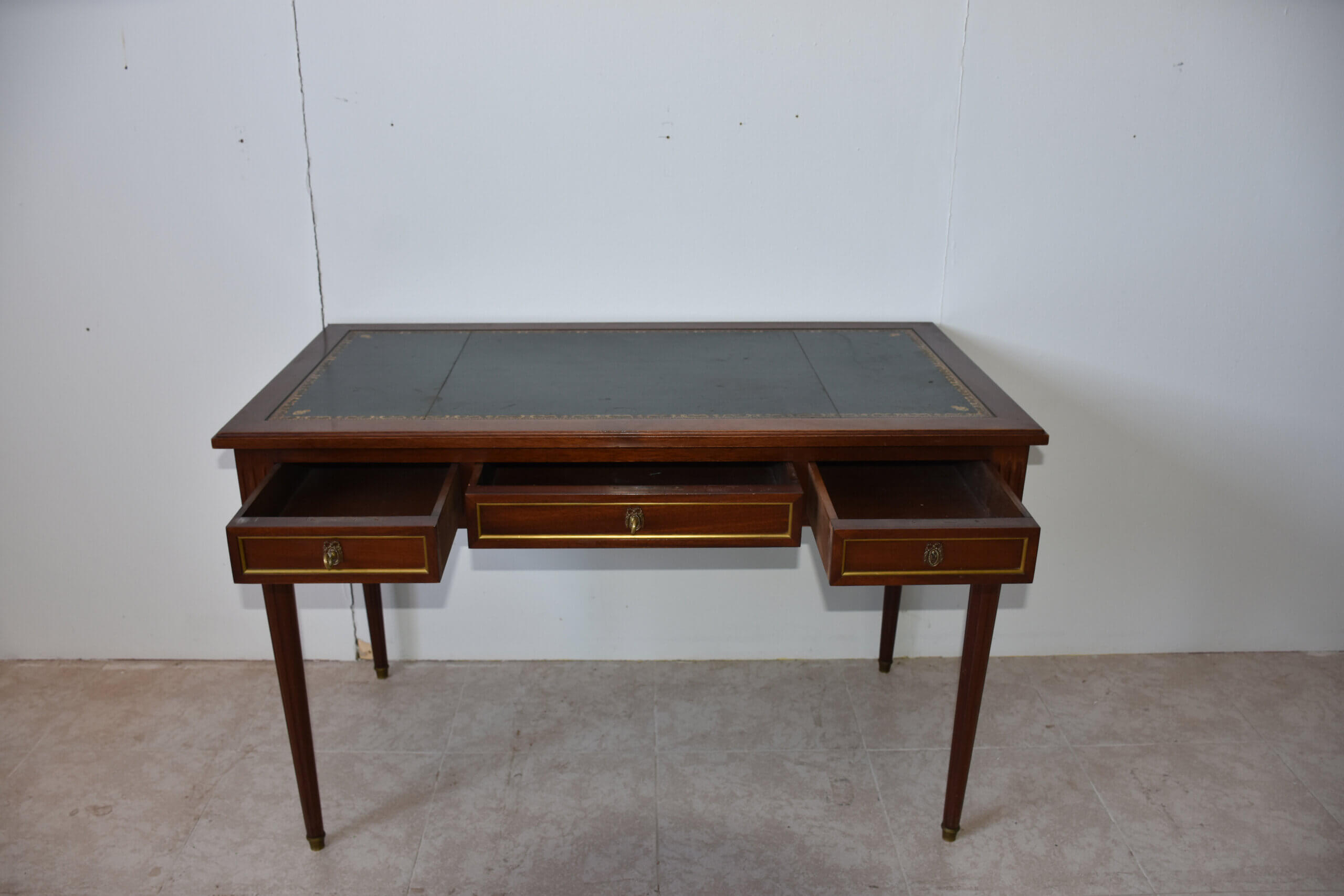 Mesa escritorio cuero verde alas extensibles - Imagen 4