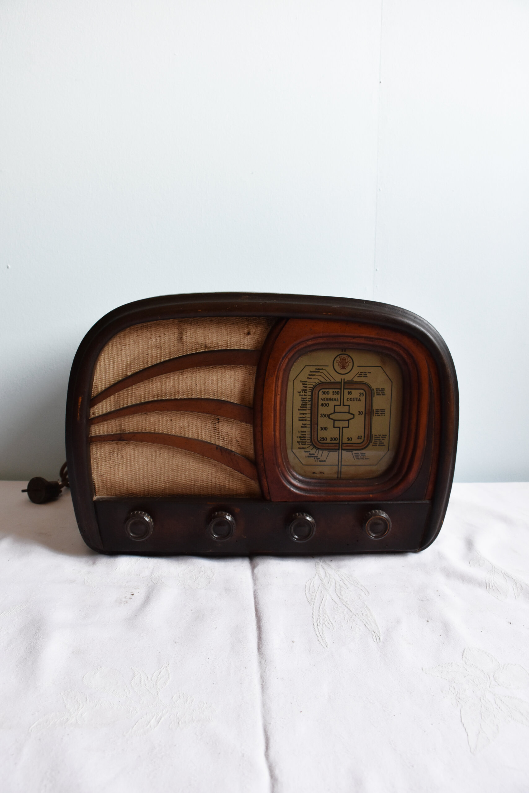 Radio antigua válvulas de madera