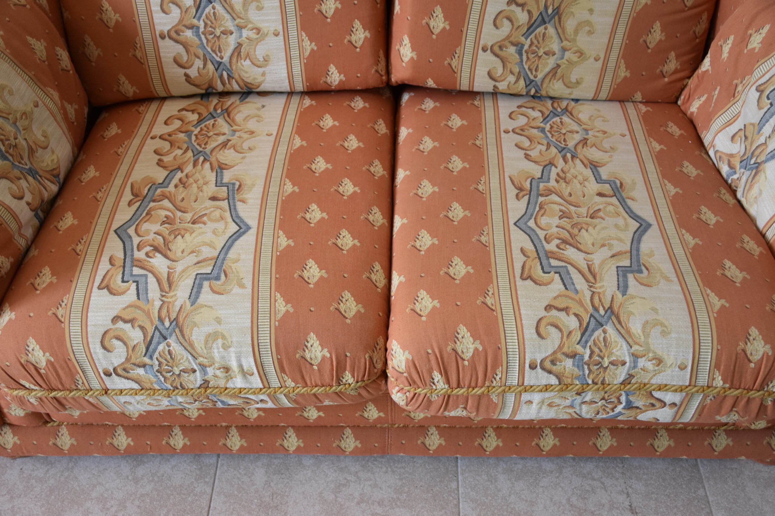 Conjunto sofá 3 y 2 tapizado coral y beige - Imagen 5