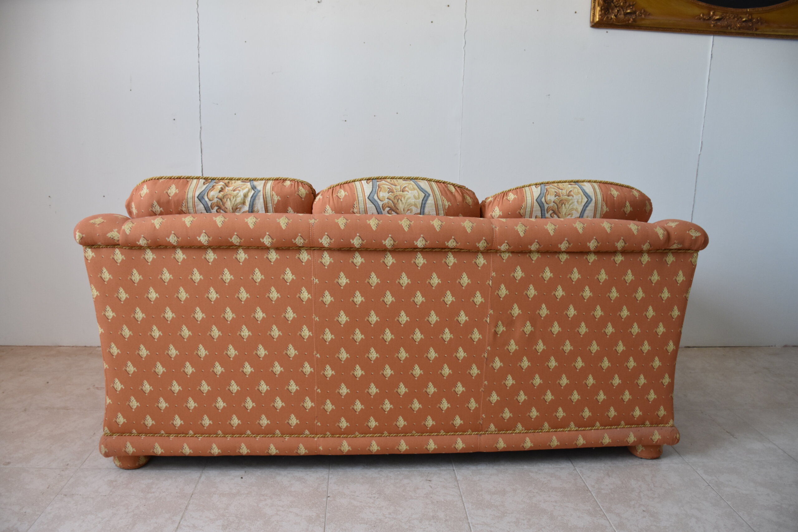 Conjunto sofá 3 y 2 tapizado coral y beige - Imagen 14