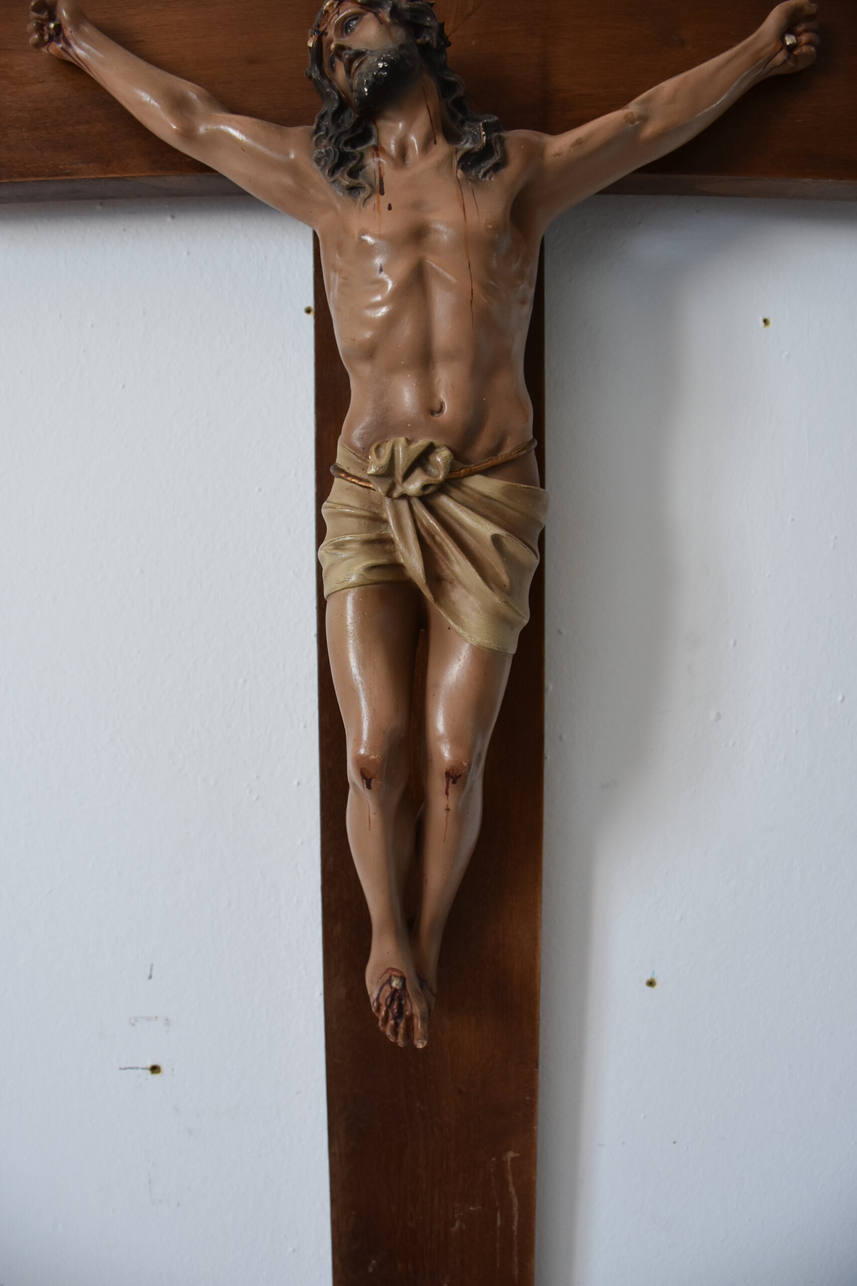 Crucifijo de pared Cristo policromado - Imagen 3