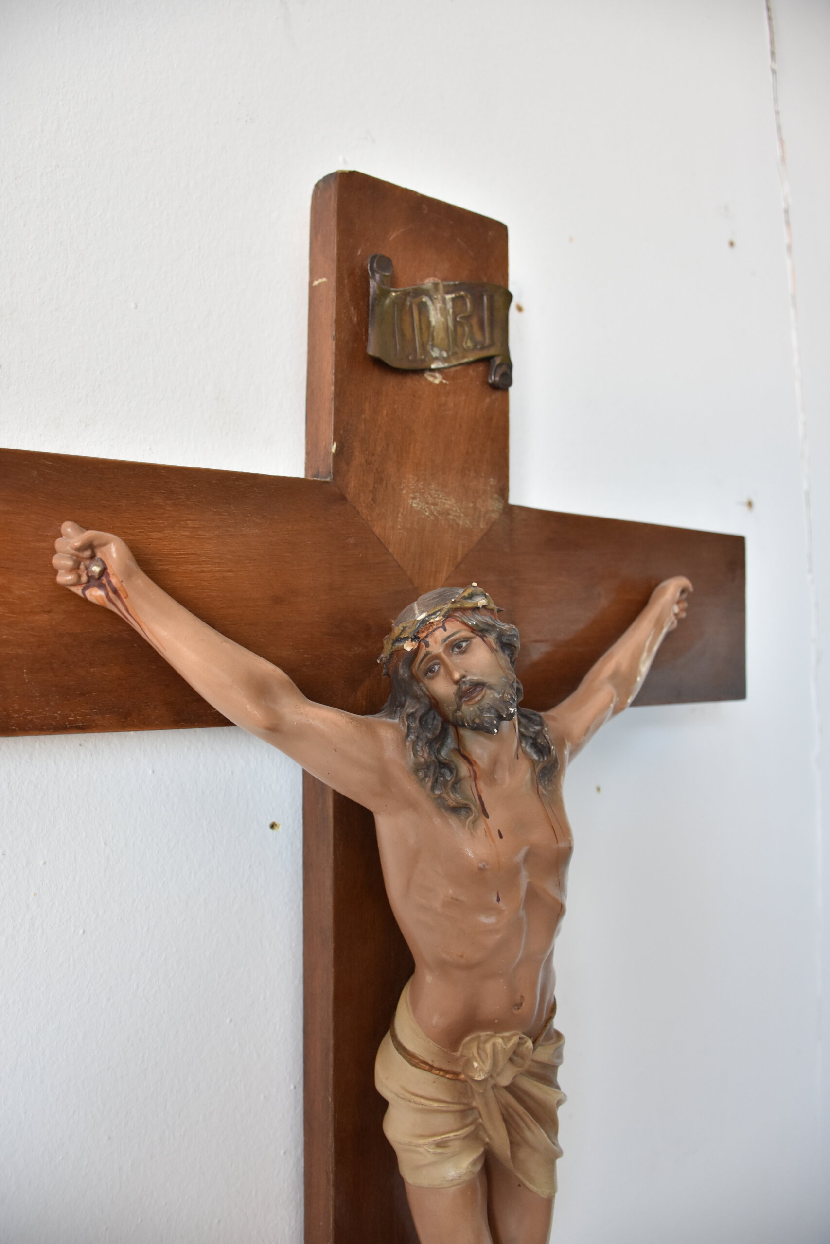 Crucifijo de pared Cristo policromado - Imagen 4