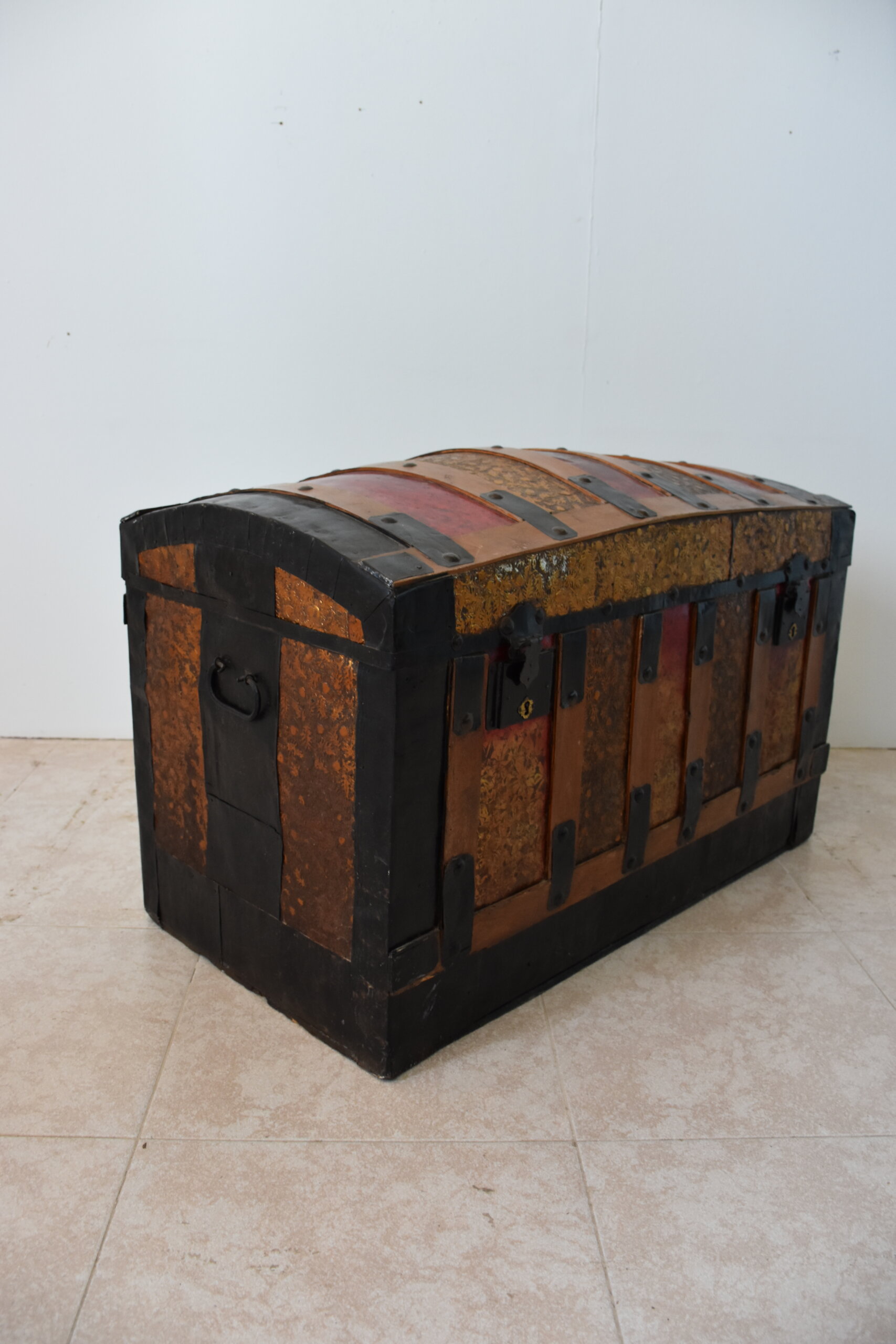 Baúl de madera con tapa abombada - Imagen 8
