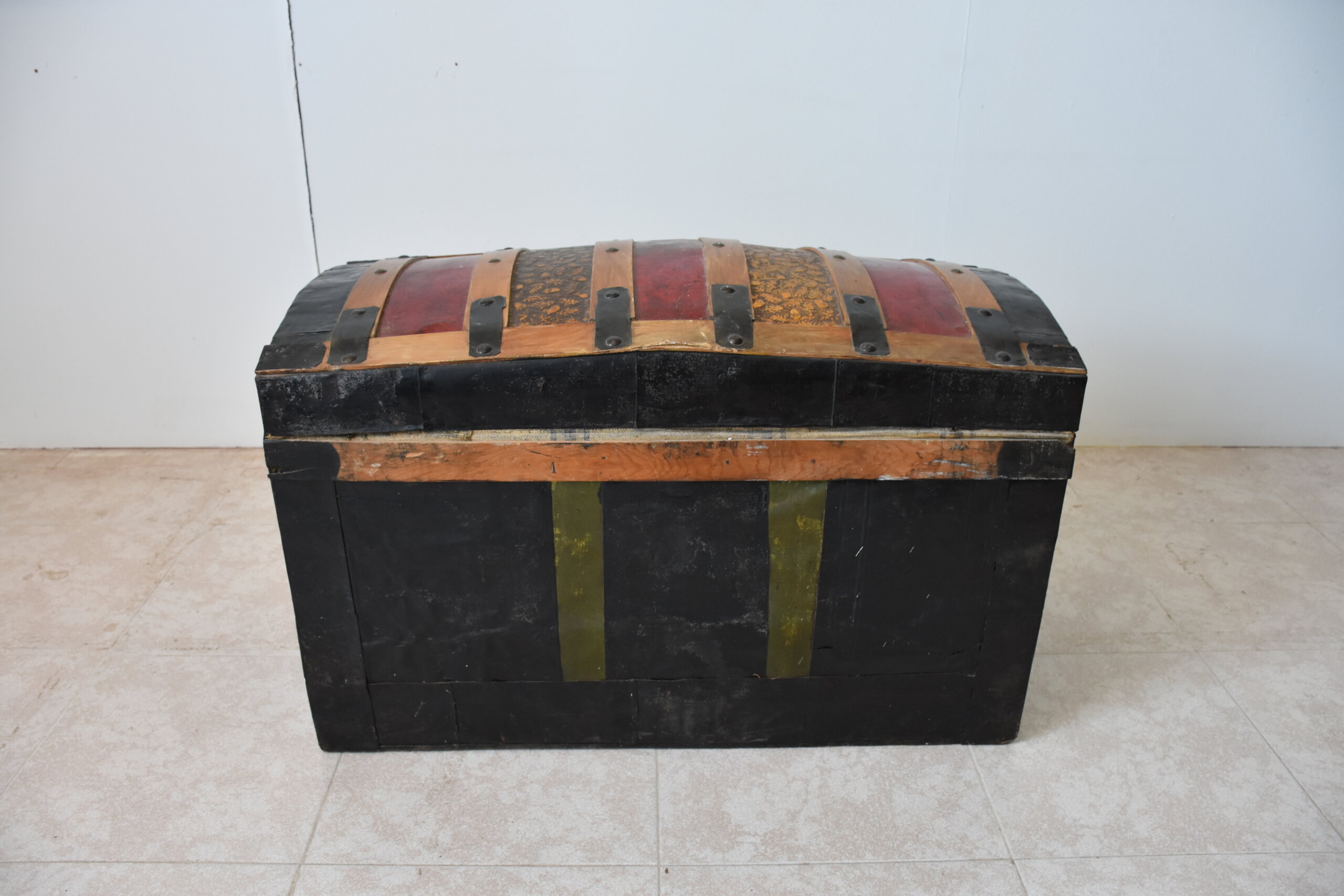 Baúl de madera con tapa abombada - Imagen 9