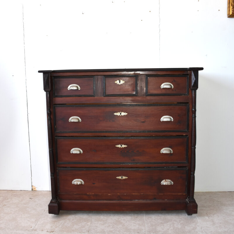 Cómoda antigua de madera con 4 cajones