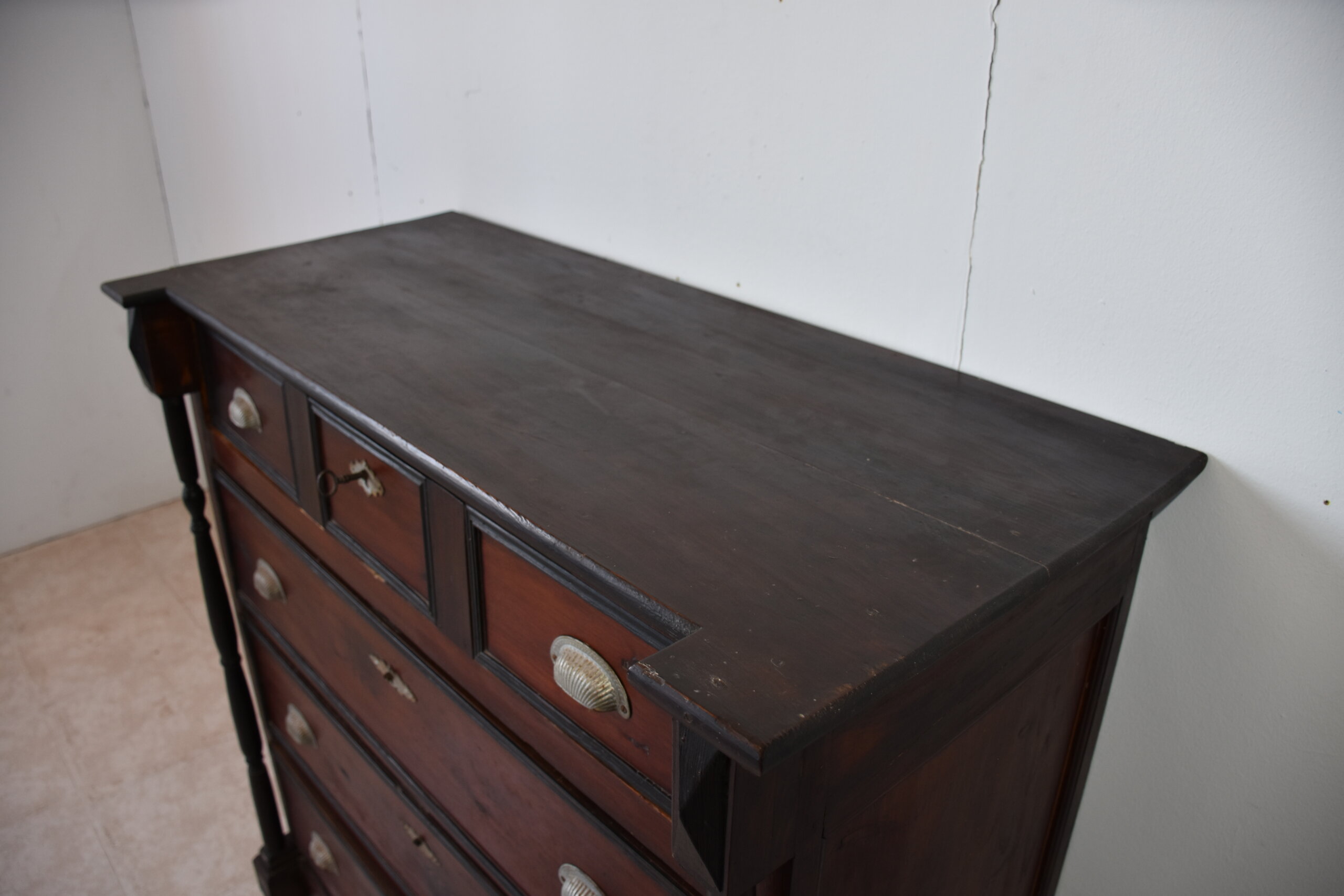 Cómoda antigua de madera con 4 cajones - Imagen 3