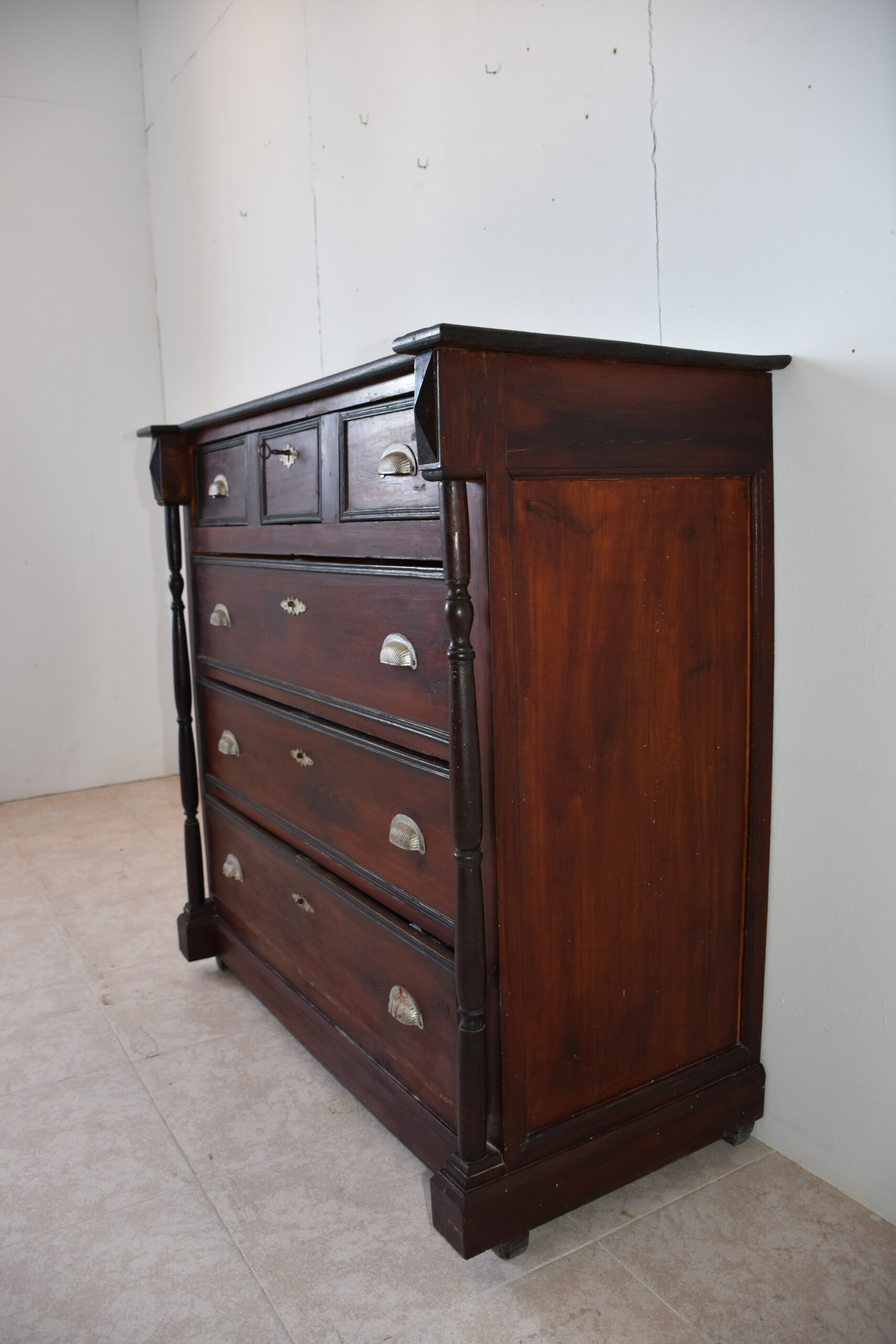 Cómoda antigua de madera con 4 cajones - Imagen 5