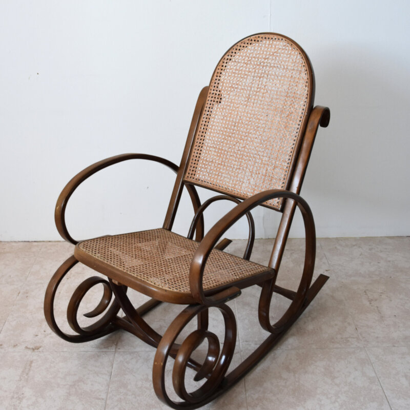 Mecedora infantil estilo thonet rejilla