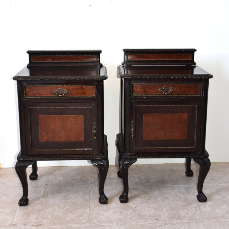Pareja de mesillas patas Chippendale
