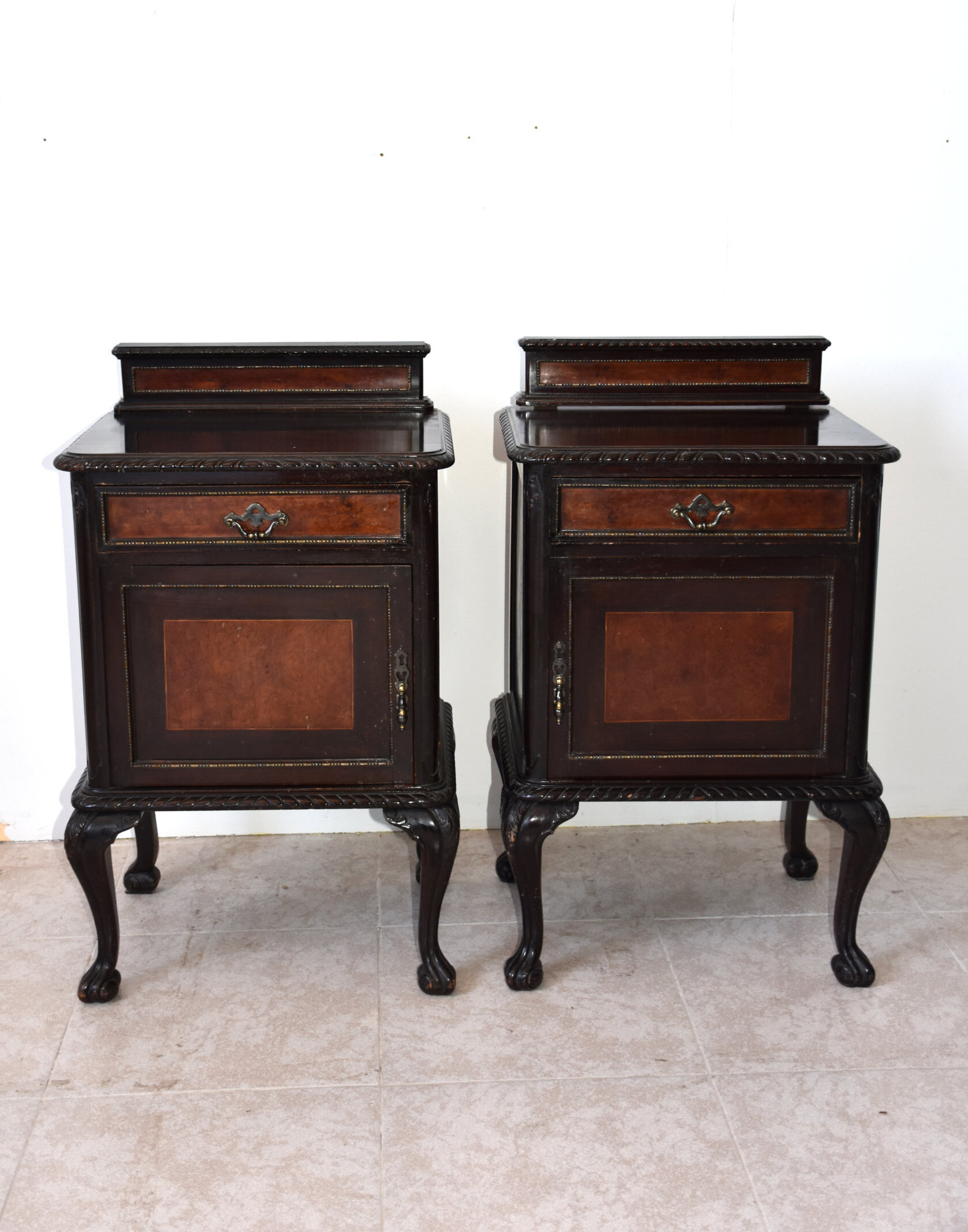 Pareja de mesillas patas Chippendale