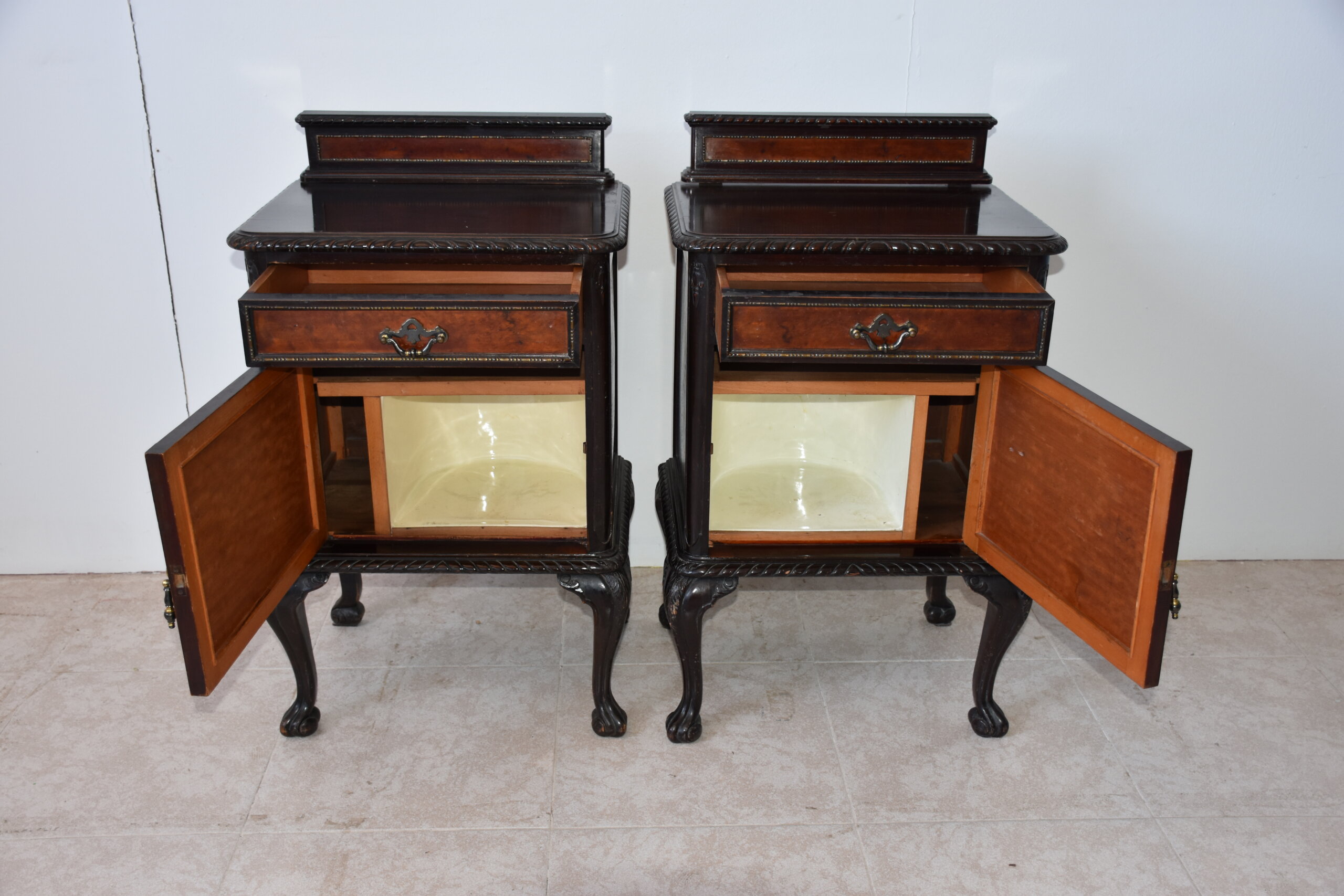 Pareja de mesillas patas Chippendale - Imagen 4