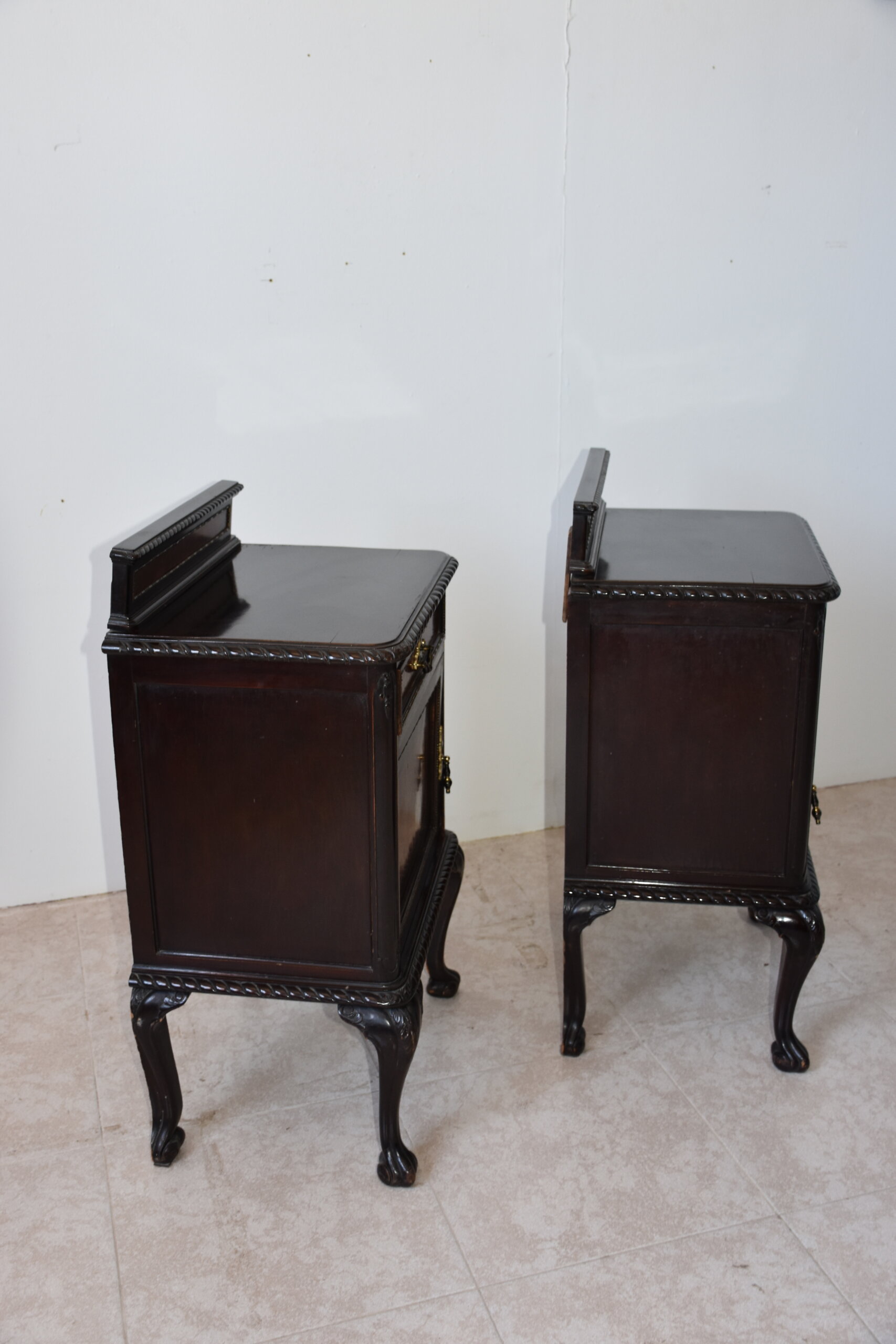 Pareja de mesillas patas Chippendale - Imagen 5