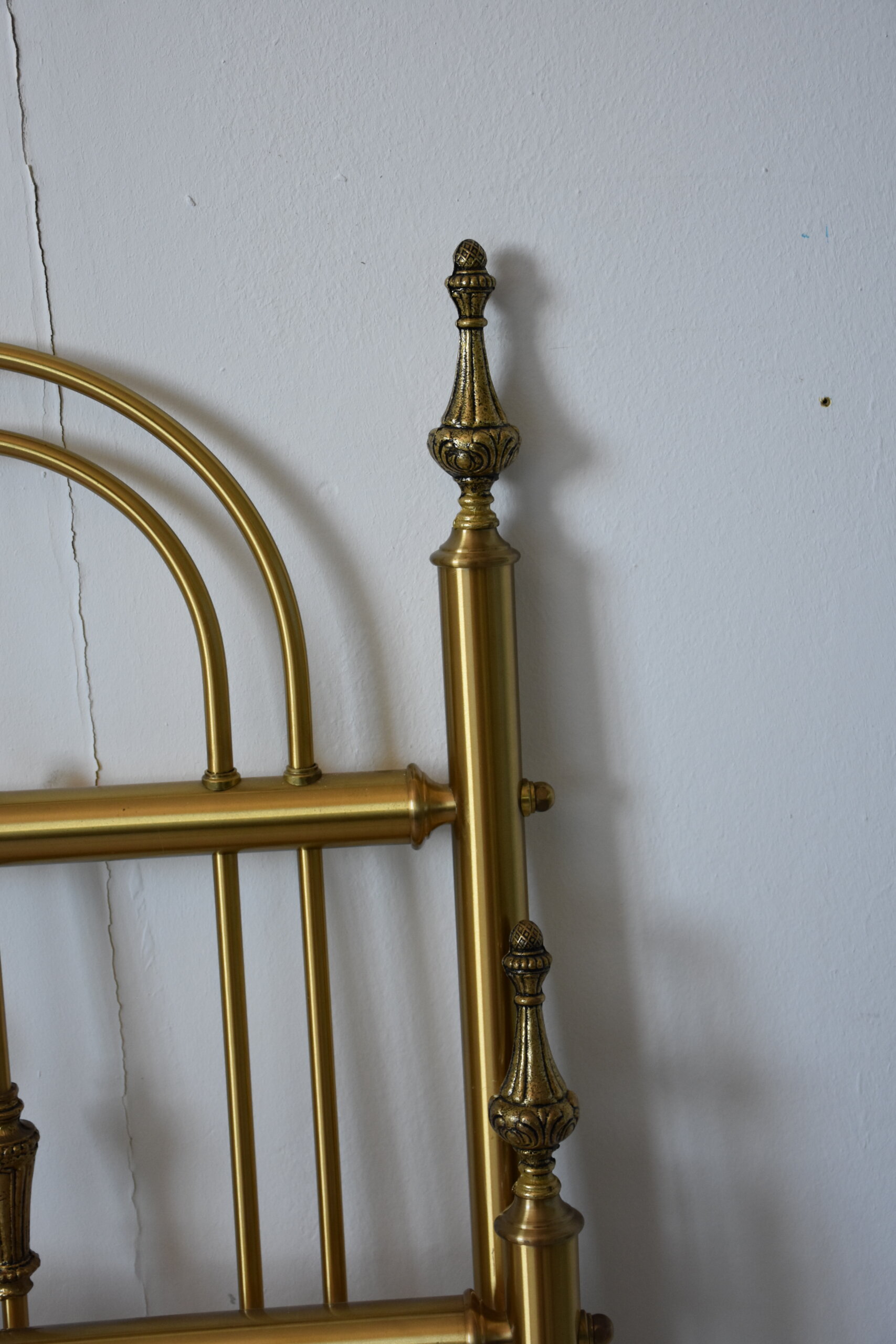 Cama antigua de bronce dorado - Imagen 6