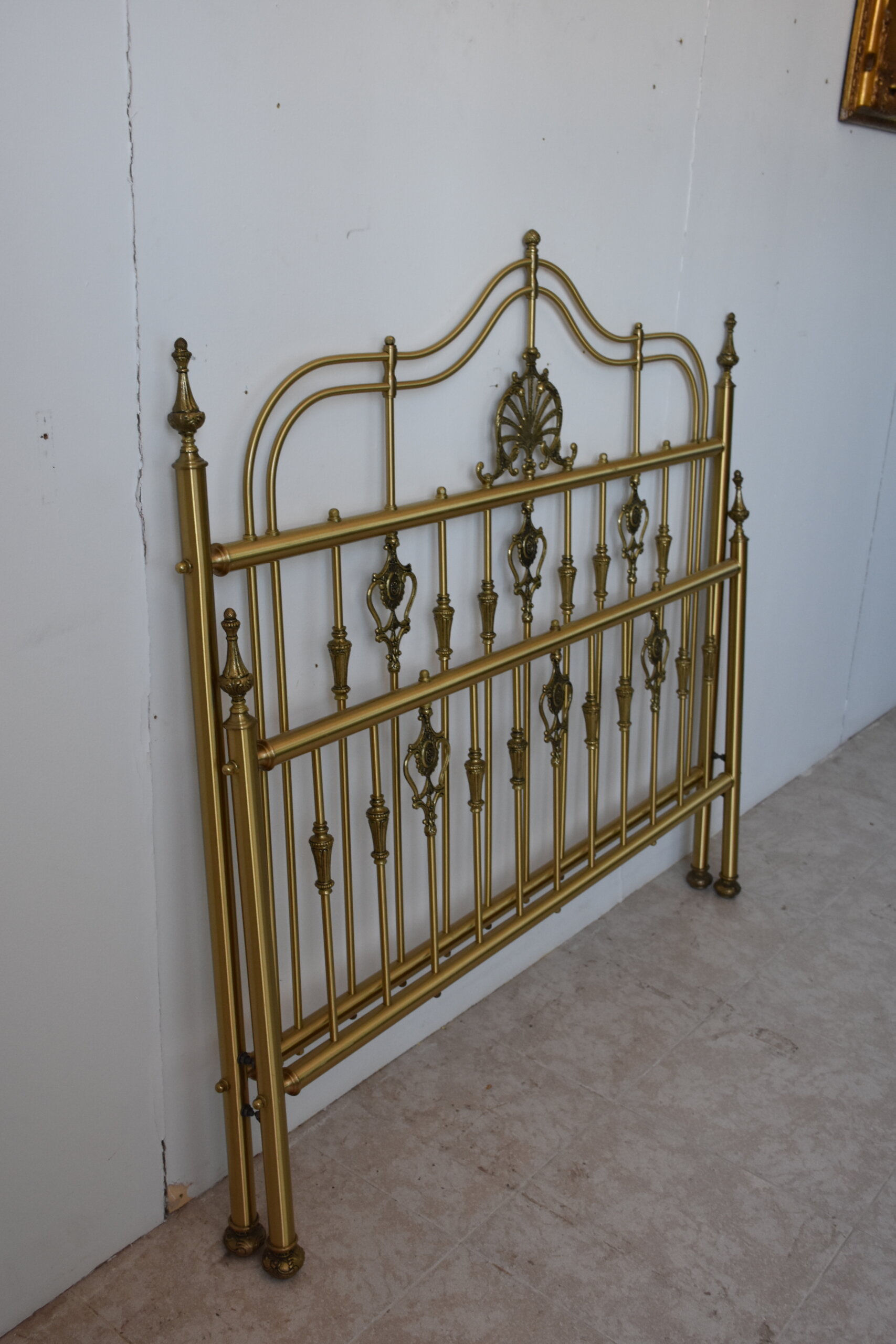 Cama antigua de bronce dorado - Imagen 7