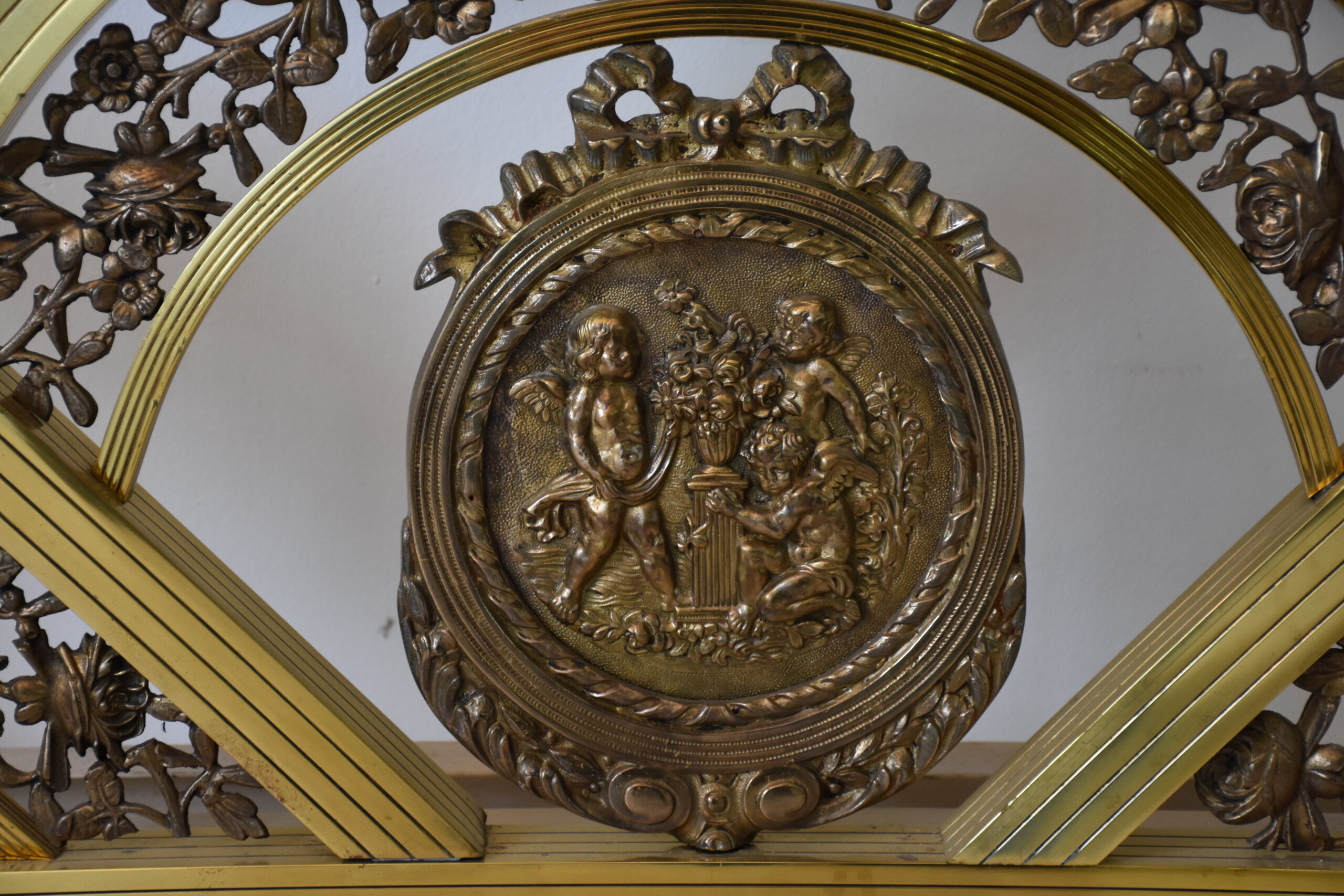 Cama antigua de bronce con medallones - Imagen 7